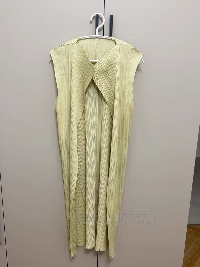 Issey Miyake Issey Miyake Yellow-beige Pleated Vest Size L / US 10 / IT 46 - 1 Thumbnail