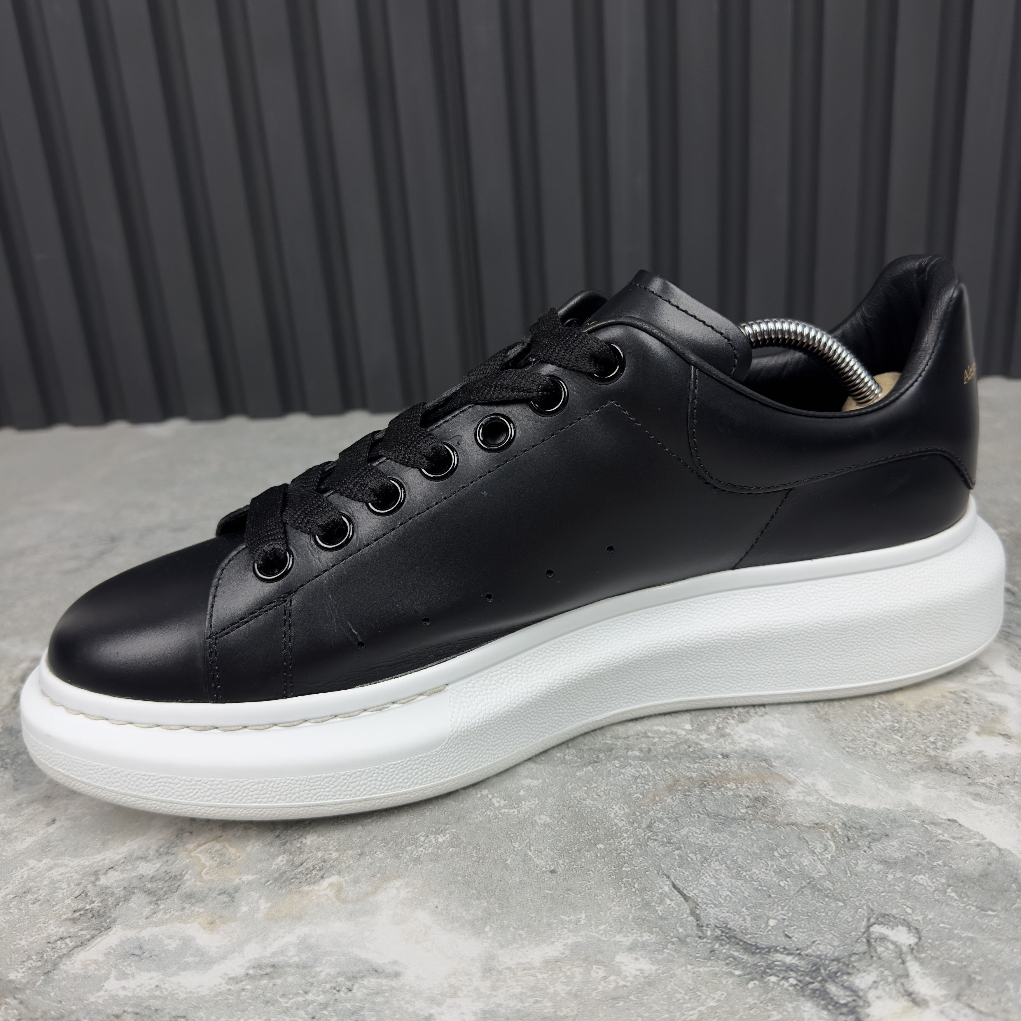 Alexander McQueen Alexander McQUEEN Sneakers Leather Size US 11 / EU 44 - 15 Thumbnail