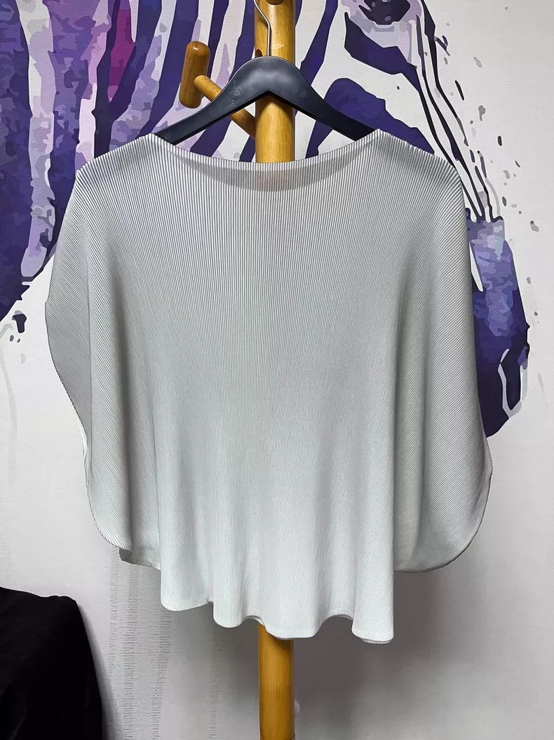 Issey Miyake Issey Miyake size:3 A grey-green gradient top Size S / US 4 / IT 40 - 2 Thumbnail