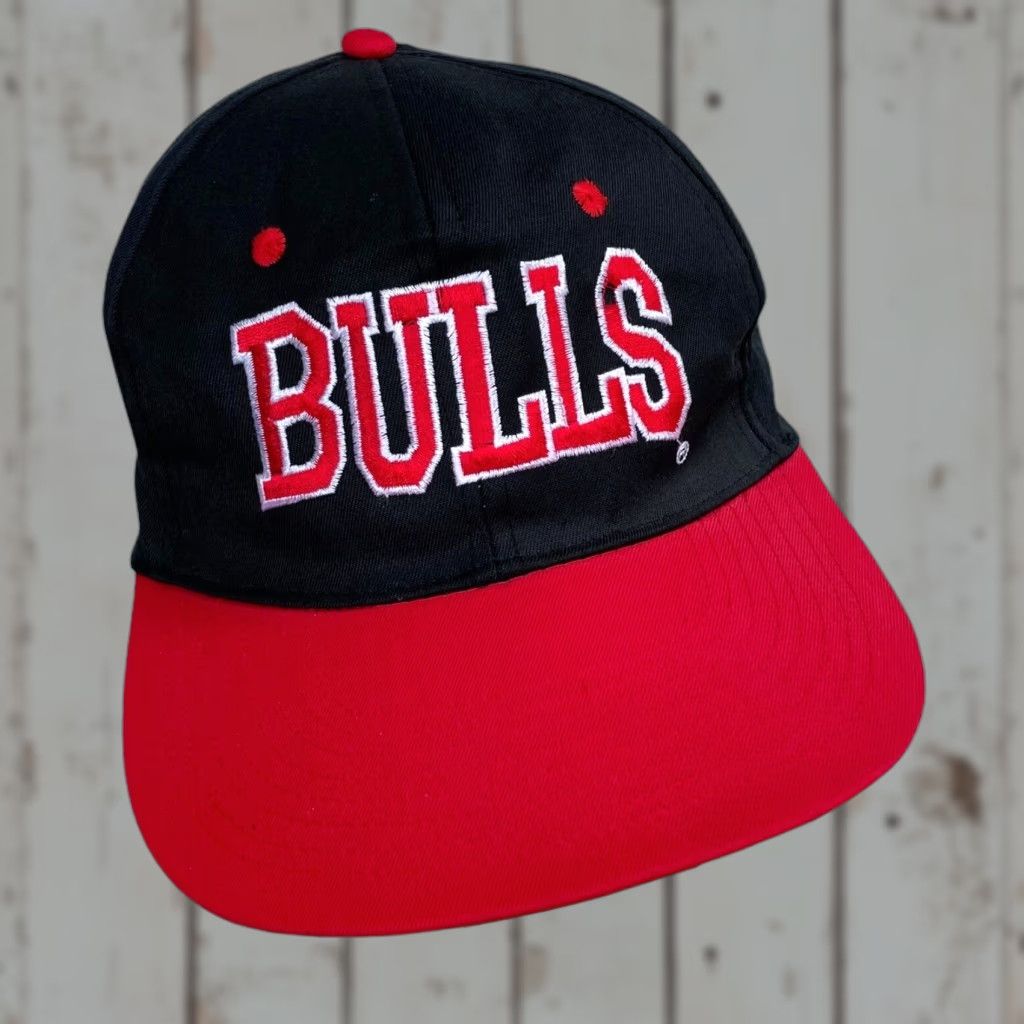 Vintage VINTAGE Chicago Bulls Snapback hat Men Adjustable Black Chicago Sun-Times Bulls Logo S wear Size ONE SIZE - 1 Thumbnail