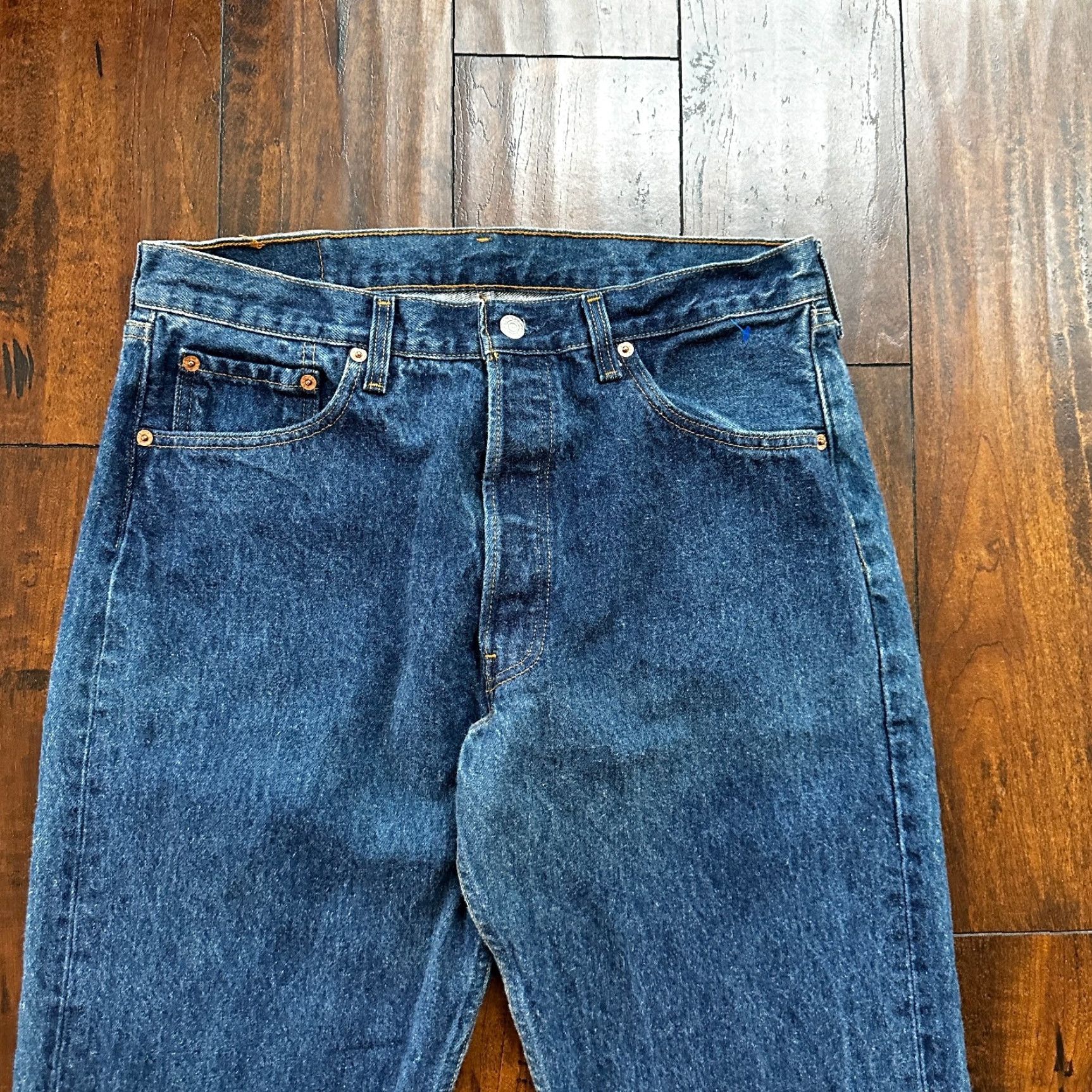 Levi's VINTAGE Levi's 501 Jeans Men's Straight Leg 90s Cotton Blue Mid Wash 34x32 Size US 34 / EU 50 - 2 Thumbnail