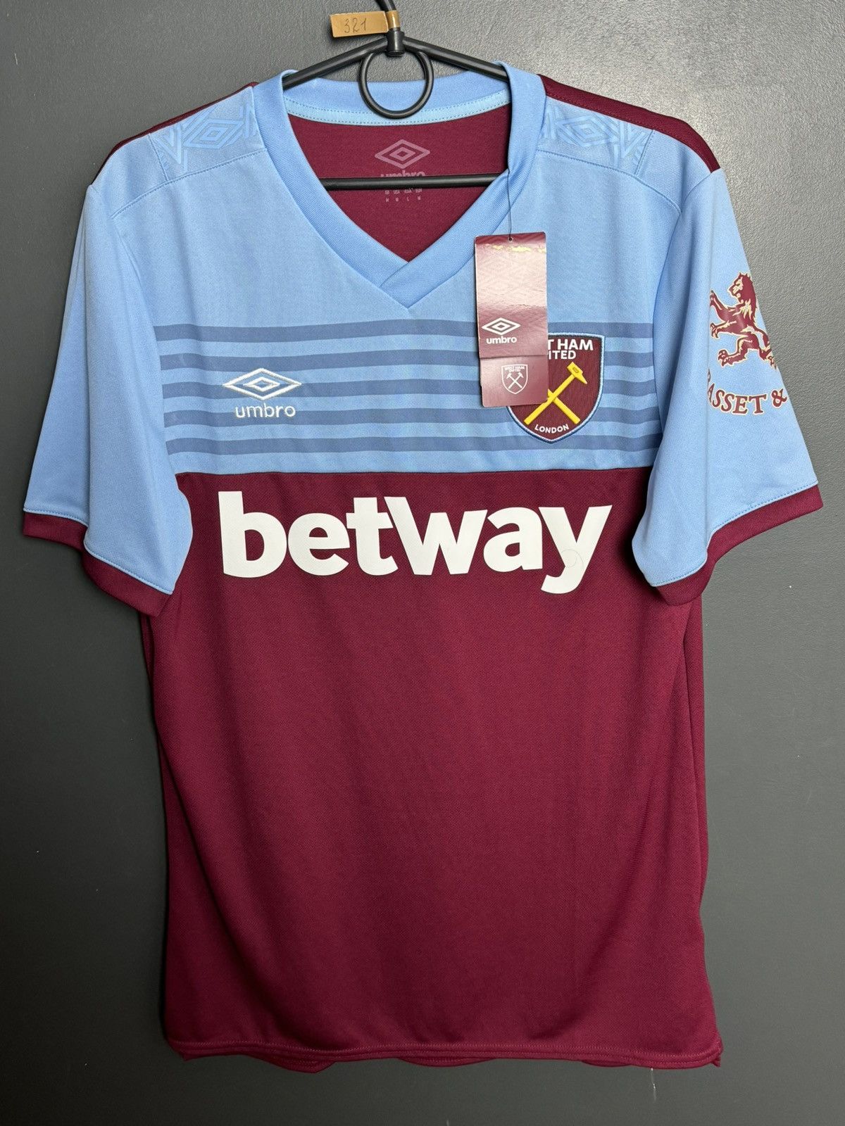 Umbro New West Ham United 19/20 Home Football Jersey Size US M / EU 48-50 / 2 - 1 Thumbnail
