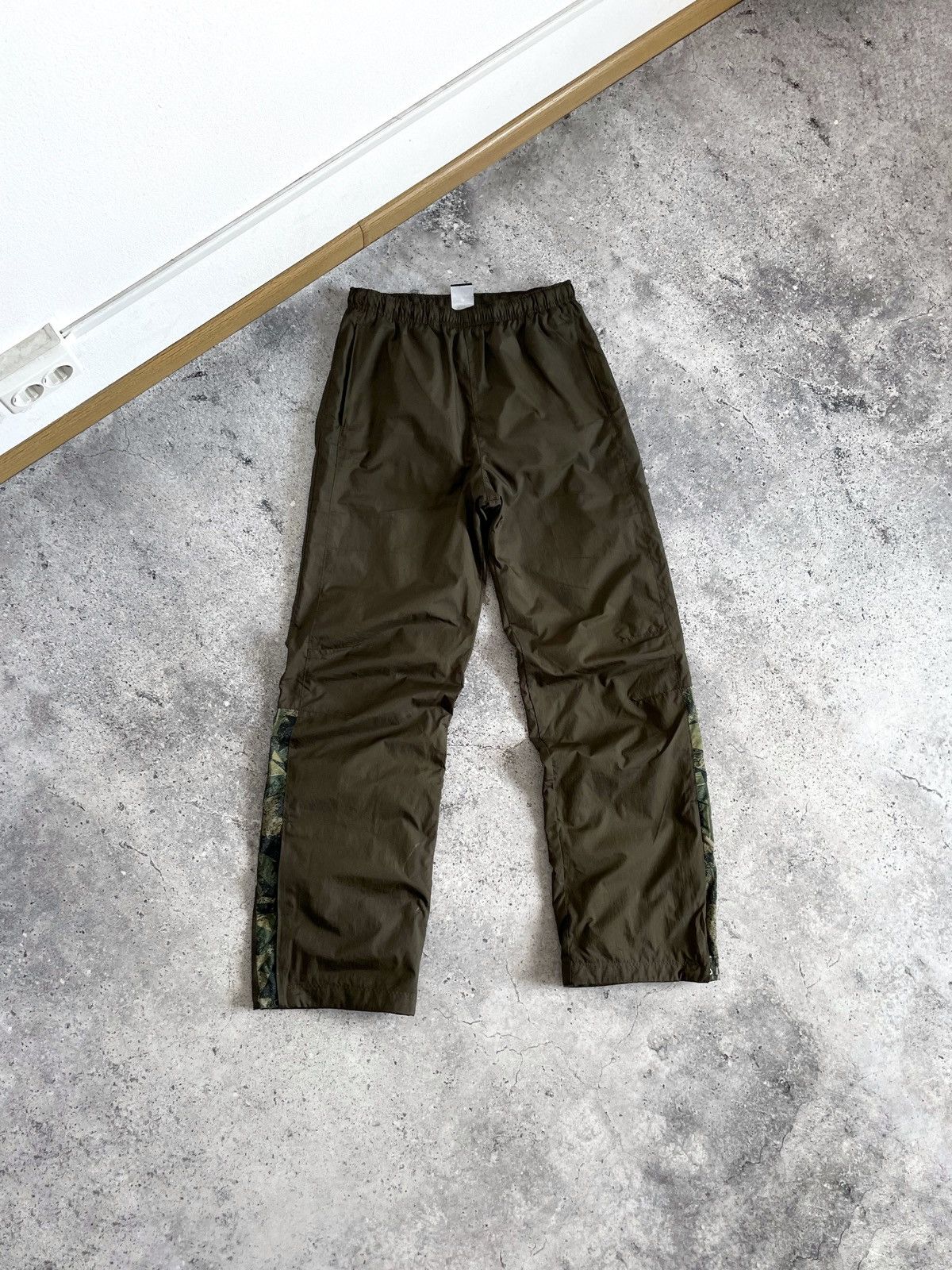 Nike Y2K Nike Mini Swoosh Windbreaker Sweatpants Size US 32 / EU 48 - 1 Thumbnail