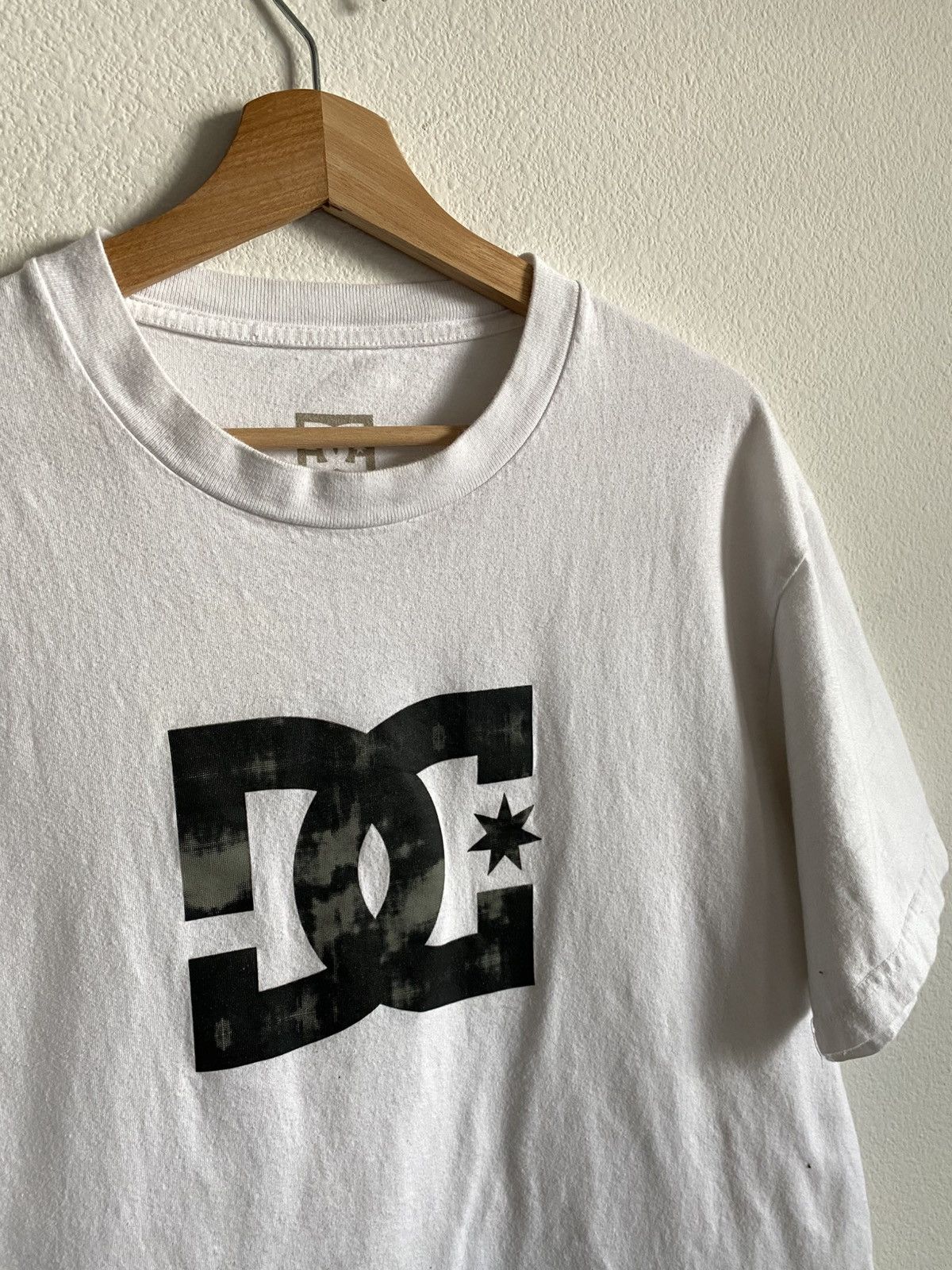 DC DC Skateboards Logo Tee Size US XL / EU 56 / 4 - 3 Thumbnail