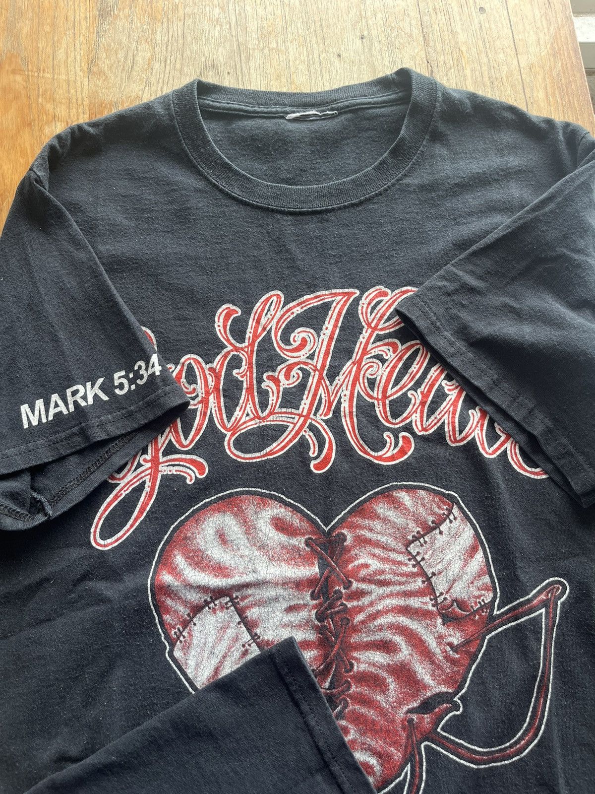 Vintage Vintage GOD HEALS Mark 5:34 Art design Tshirt Size US S / EU 44-46 / 1 - 6 Thumbnail