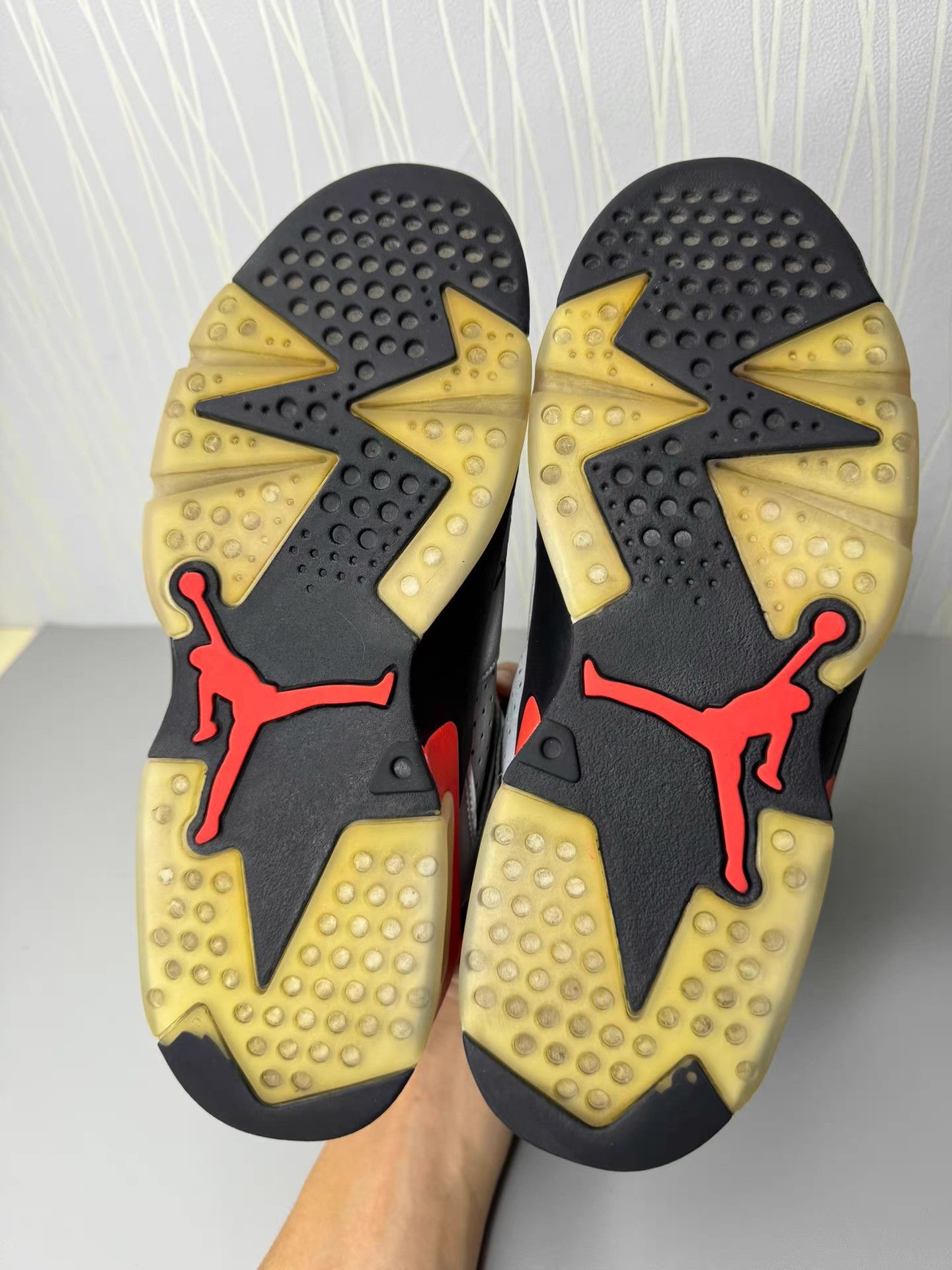 Nike AirJordan6Retro Reflectionsof aChampionReflectiveSilver Q10 Size US 9 / EU 42 - 2 Thumbnail