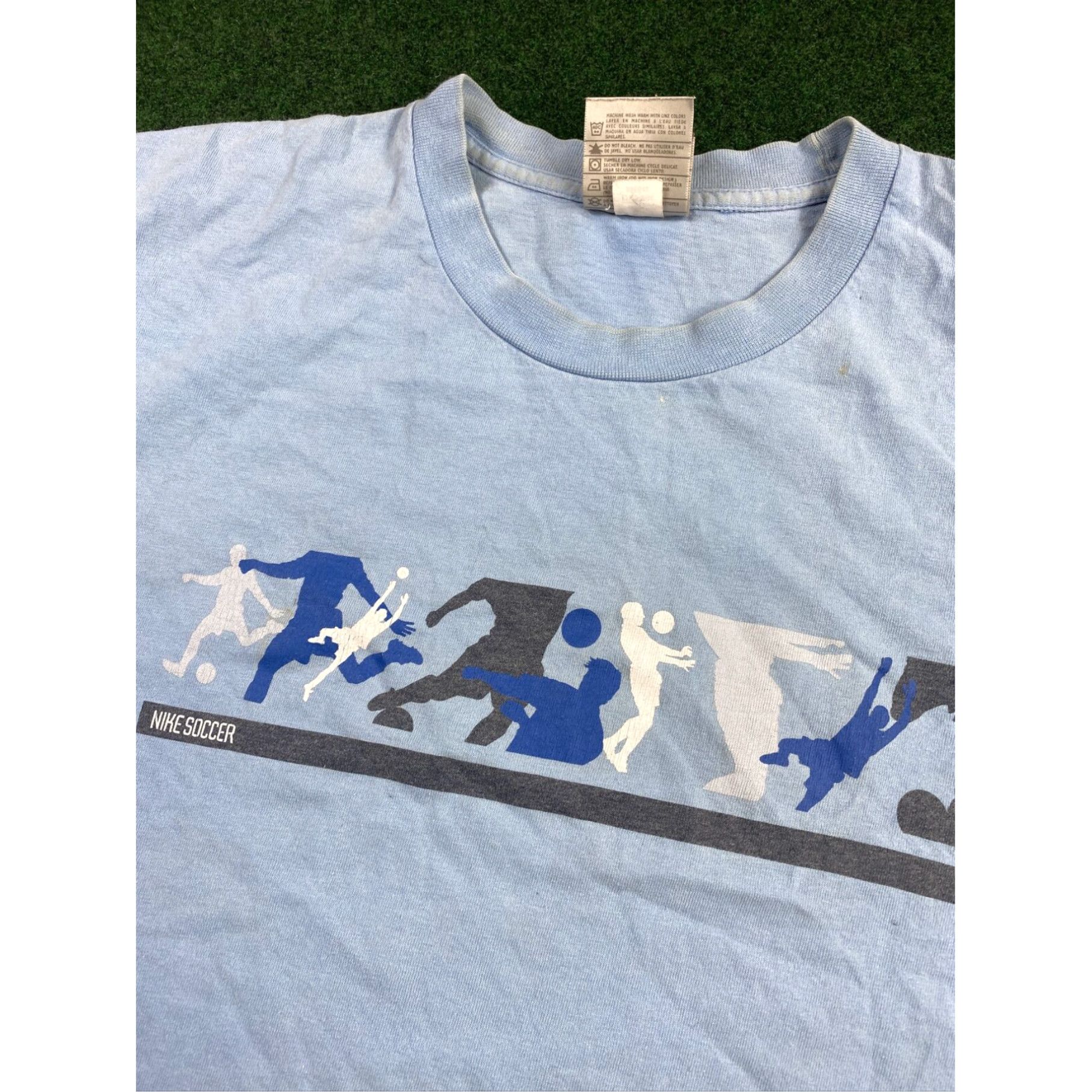 Nike Vintage Nike Soccer T-Shirt Size large fast Shipping blue Size US L / EU 52-54 / 3 - 4 Thumbnail