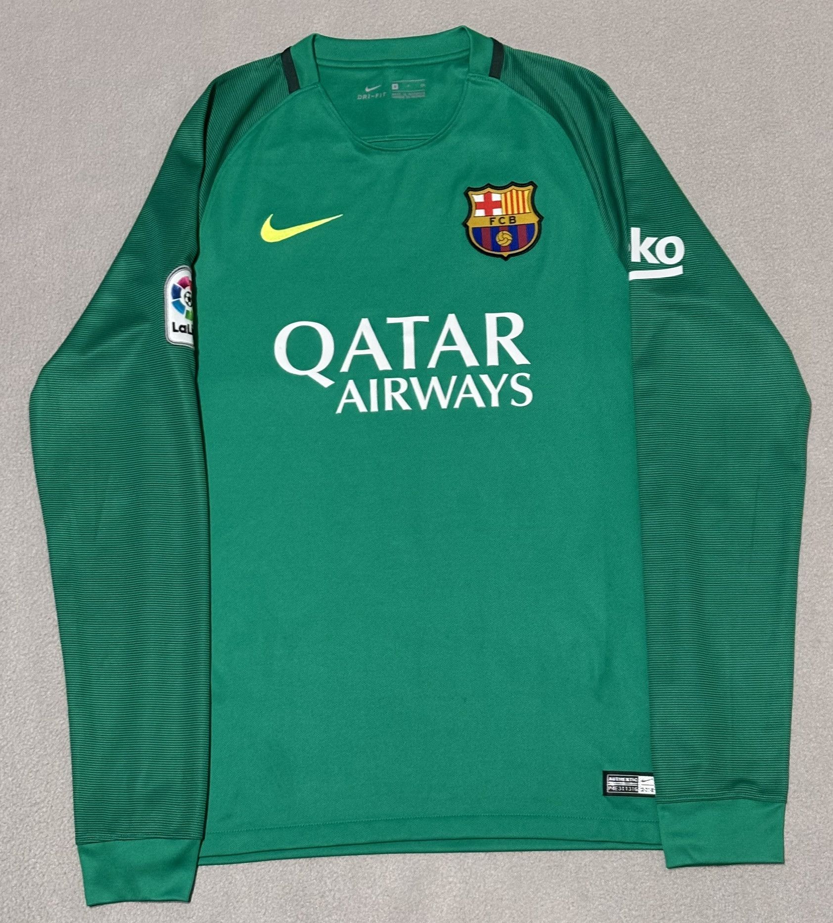 Nike FC Barcelona 2016/2017 Elias #1 Nike Goalkeeper Shirt Size S Size US S / EU 44-46 / 1 - 5 Thumbnail