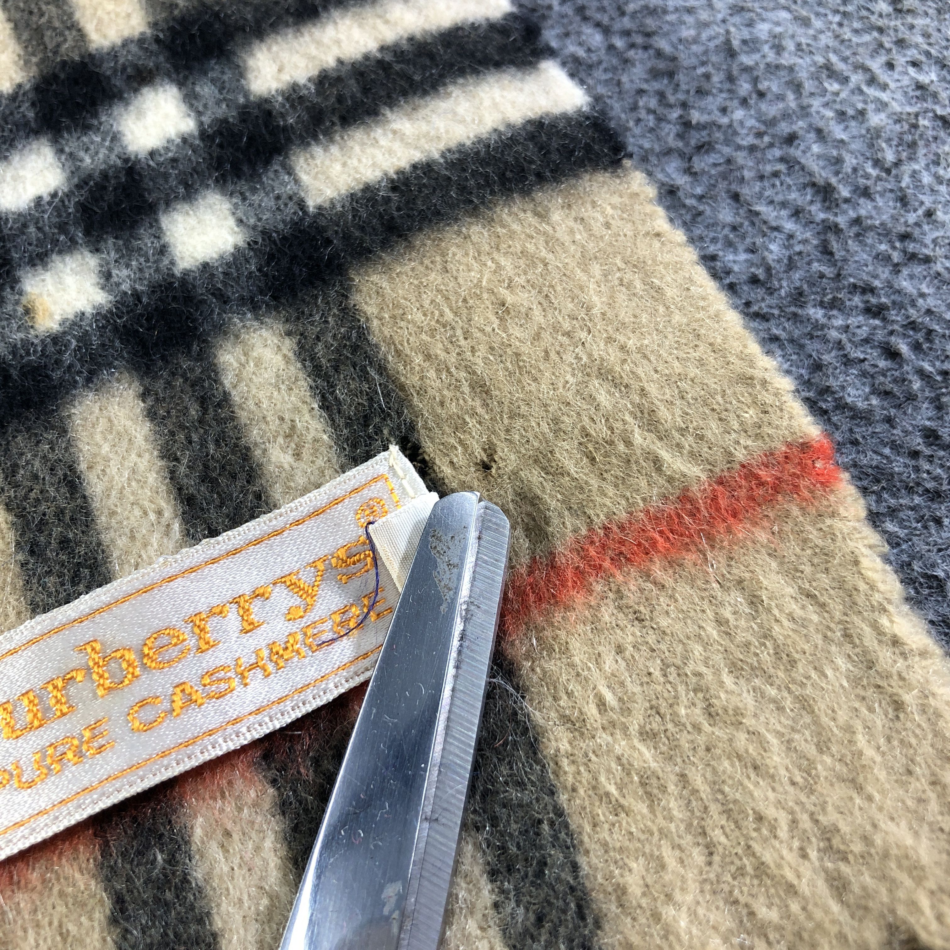 Burberry Burberrys Nova Check Cashmere Scarf Muffler V2694 Size ONE SIZE - 6 Thumbnail