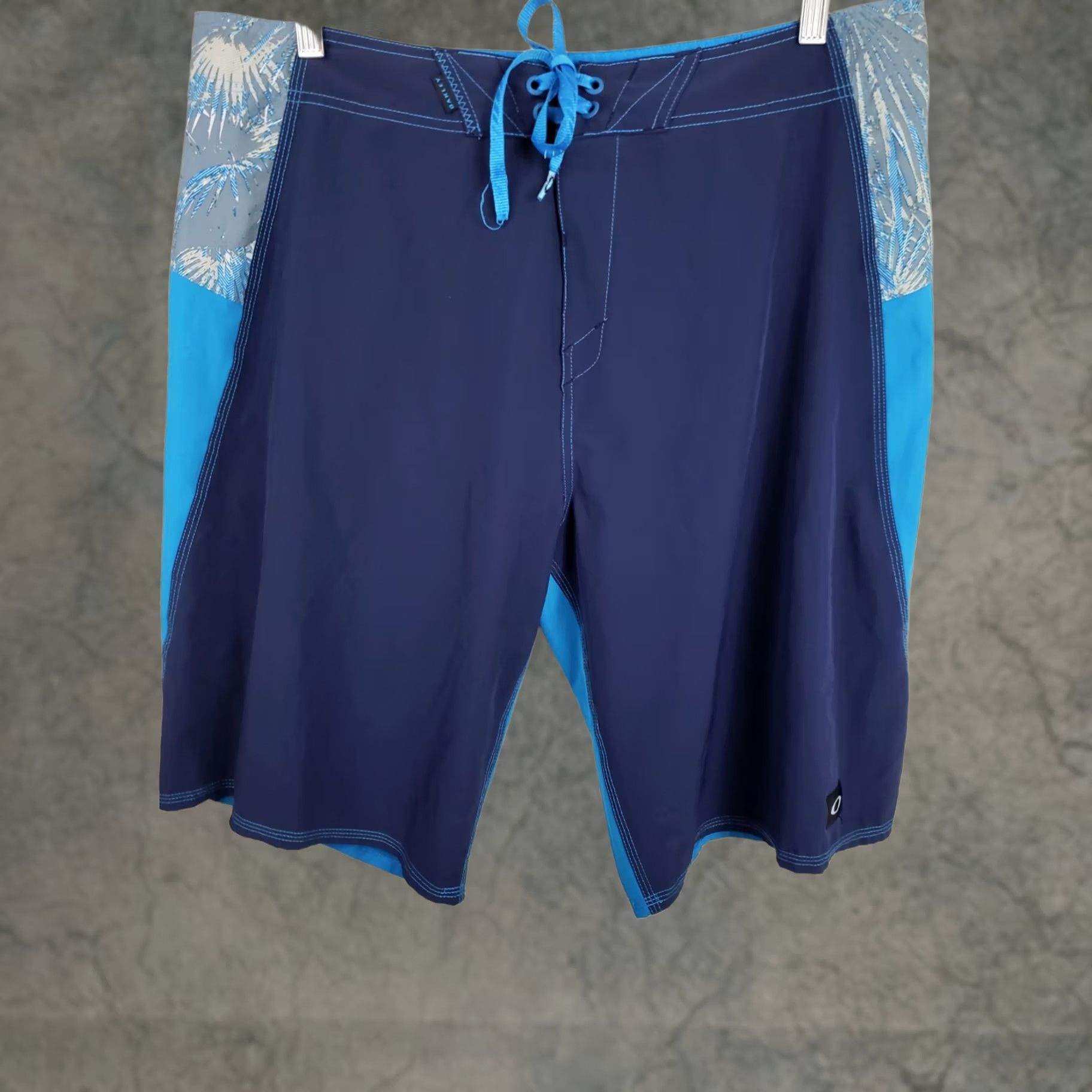Oakley Oakley Board Shorts Men’s 38x11.5 Blue Surf Beach Swimsuit Drawstring Unlined Pockets Inside Pockets 100% Polyester Regular Mens Size US 38 / EU 54 - 1 Thumbnail