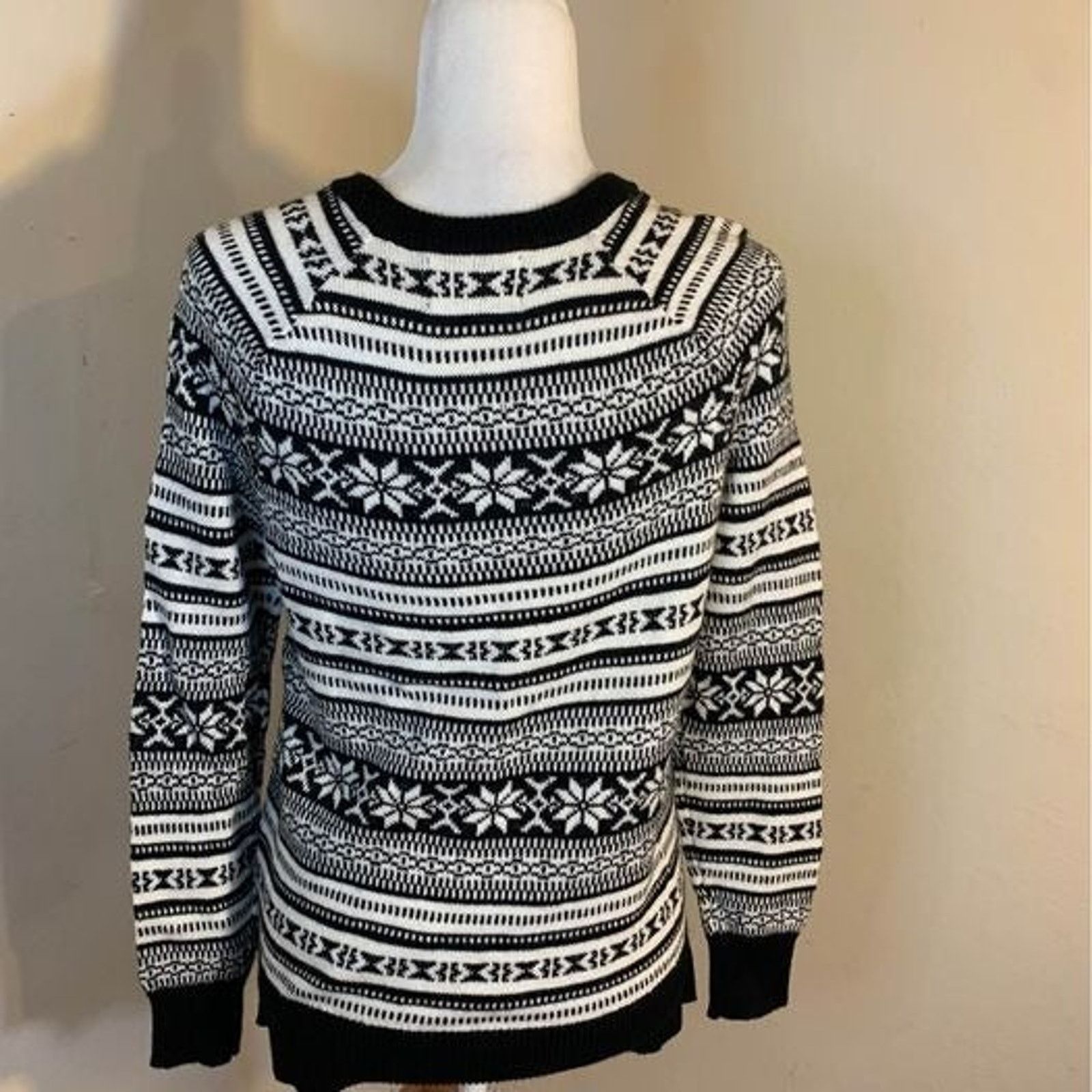 Old Navy Old Navy women’s sweater shirt size S Size S / US 4 / IT 40 - 5 Thumbnail