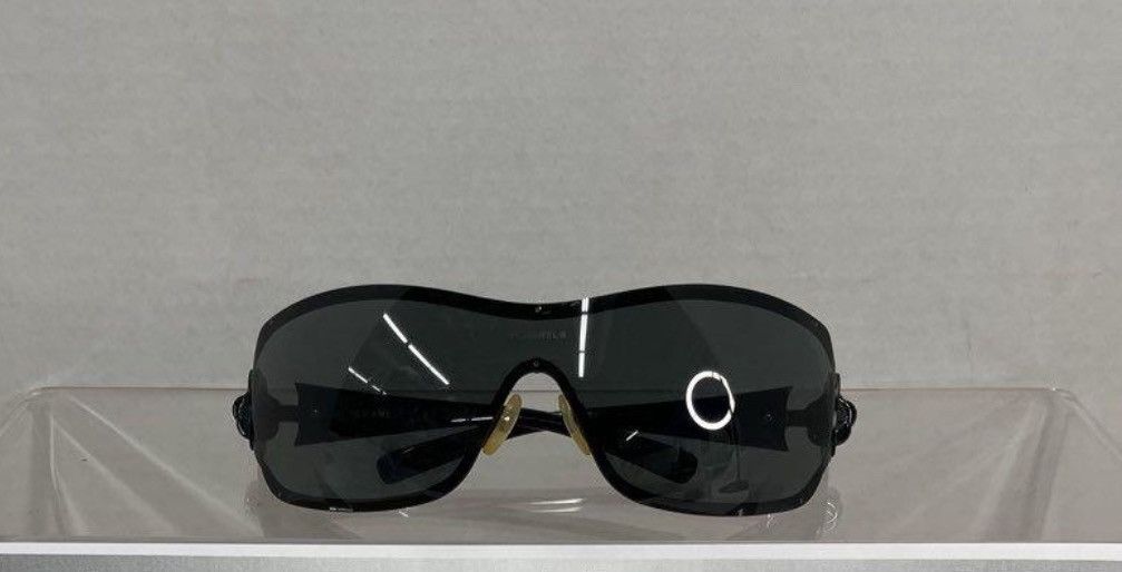 Chanel × Swarovski Chanel Camelia Swarovski Sunglasses Size ONE SIZE - 2 Thumbnail