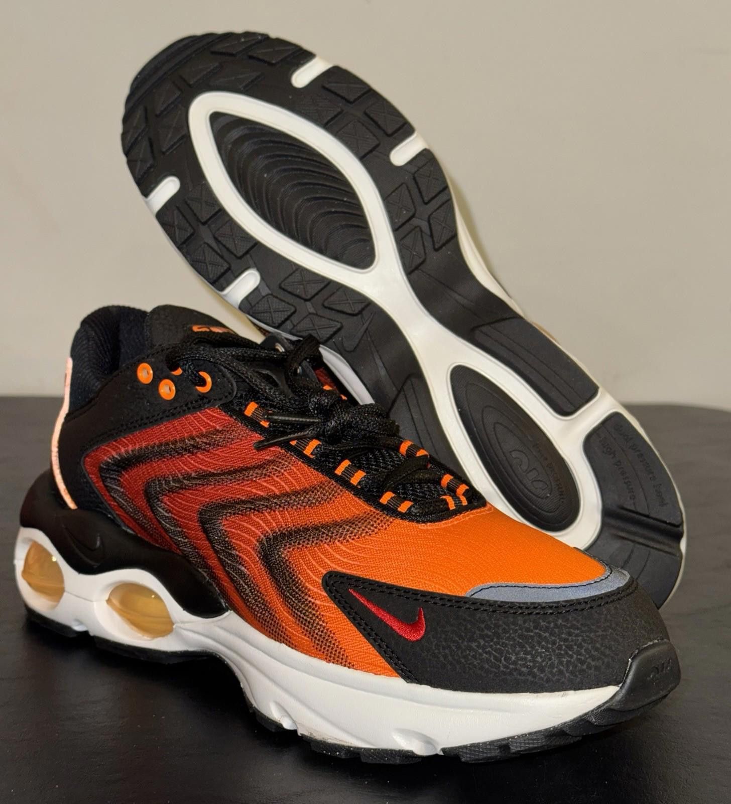 Nike Nike Air Max TW SE Orange Summit White Black Size 10.5 Size US 10.5 / EU 43-44 - 6 Thumbnail