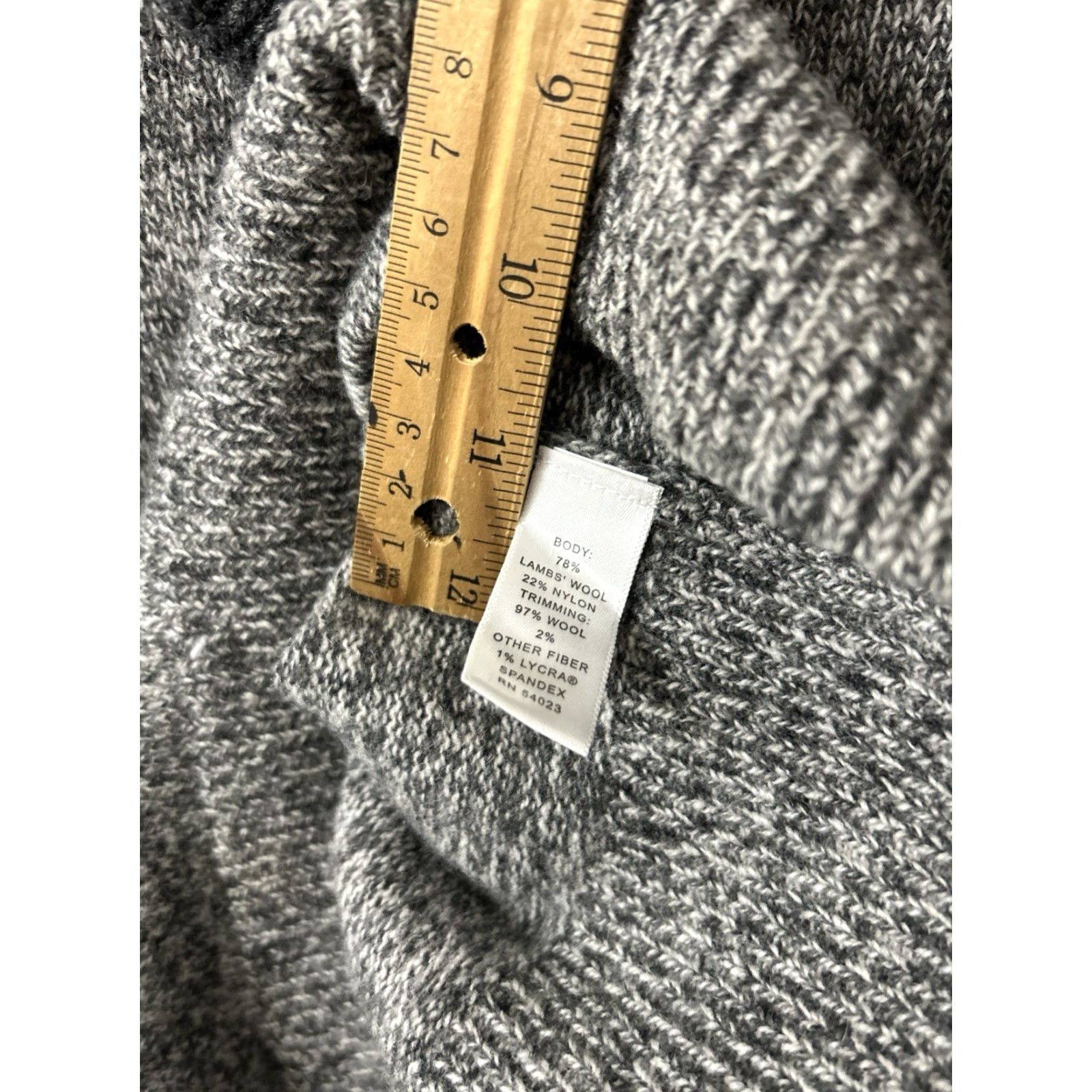 Banana Republic VINTAGE Banana Republic Sweater Mens XL Gray Lambswool V Neck Knit Pullover L/S Size US XL / EU 56 / 4 - 7 Thumbnail