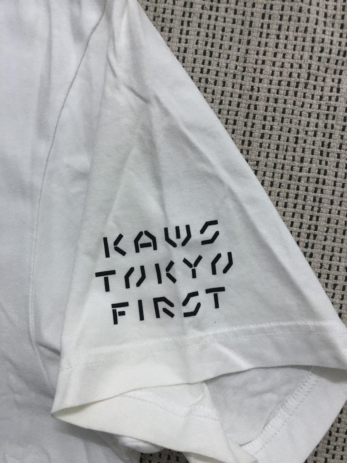Japanese Brand × Kaws × Uniqlo Kaws x Uniqlo Collabration Tee Size US XXL / EU 58 / 5 - 5 Thumbnail