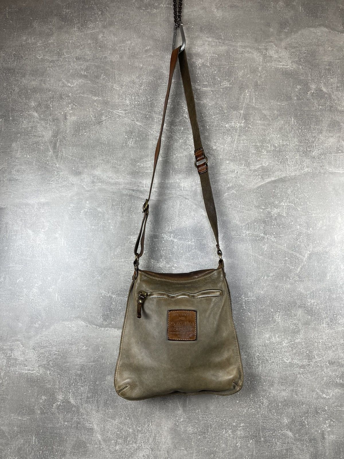 A1923 x Avant Garde Campomaggi Archives Avant Garde Pale Leather Crossbody Bag in Beige, Women's