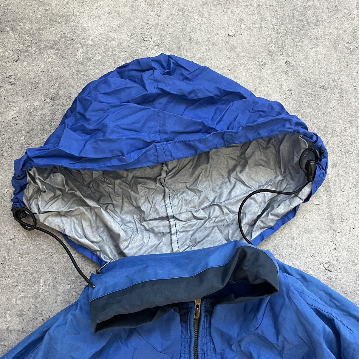 Nike Jacket Nike Vintage Big Central Logo Rare 90s Style Gorpcore Size US L / EU 52-54 / 3 - 5 Thumbnail
