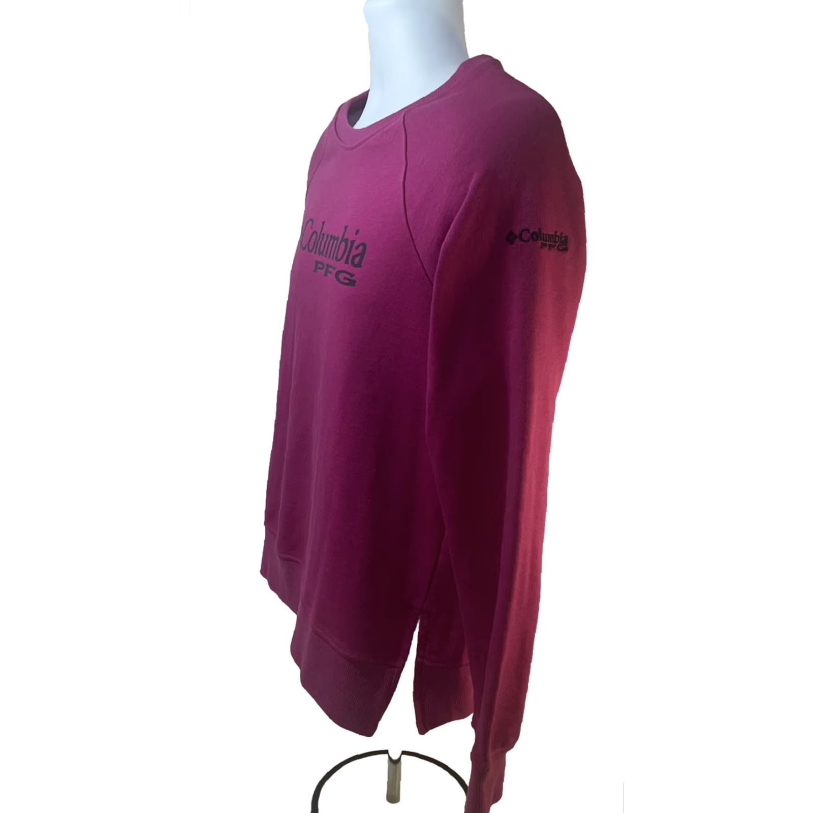 Spell Columbia PFG Sweatshirt Women Small Pink Crew Neck Logo Front Spell Out Navy Blue Front Logo Pullover Regular Fit Long Sleeve Activewear"} Size S / US 4 / IT 40 - 3 Thumbnail