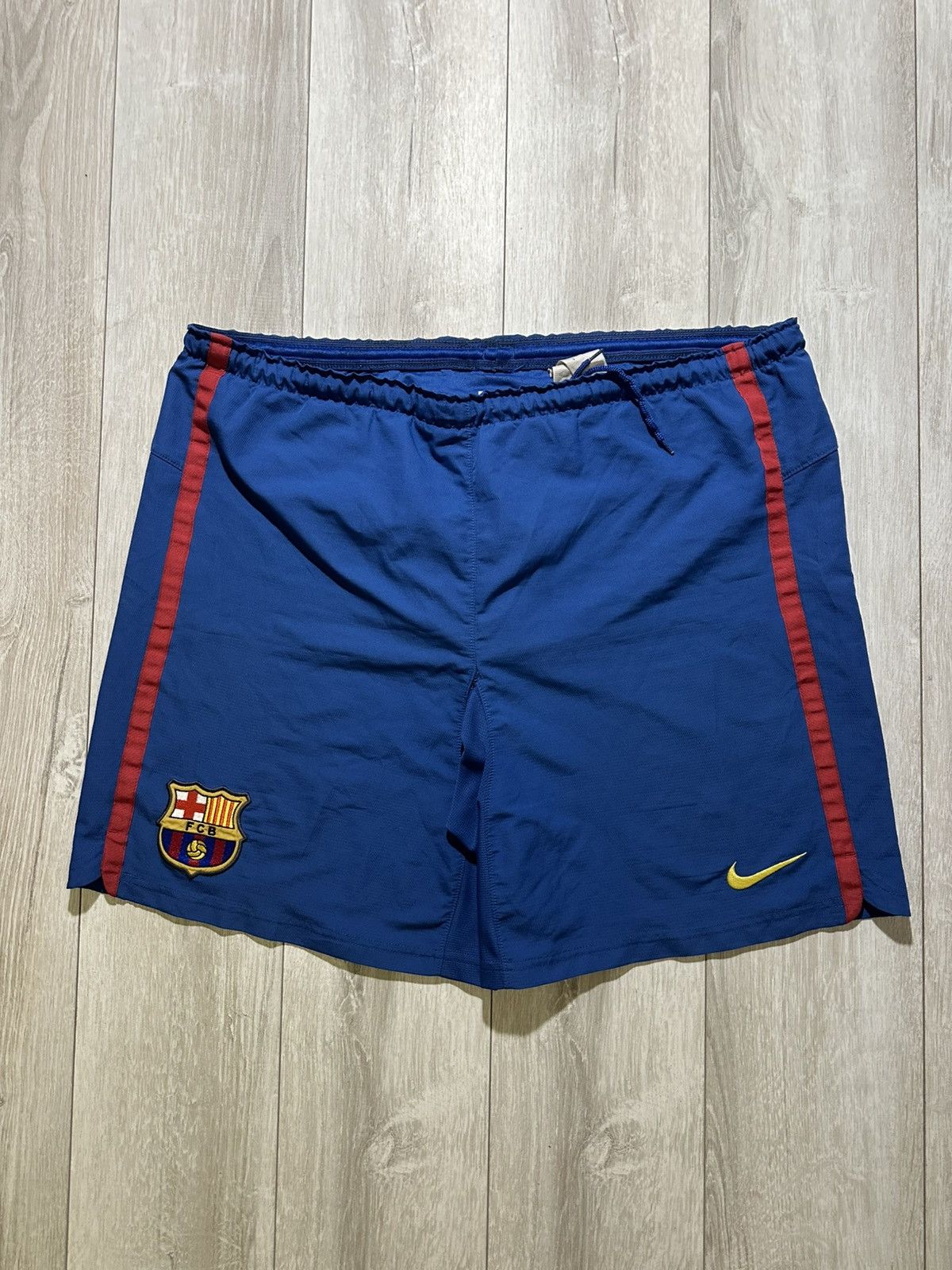 Nike BARCELONA 2006 2007 HOME FOOTBALL SOCCER SHORTS NIKE Size US 33 - 1 Thumbnail