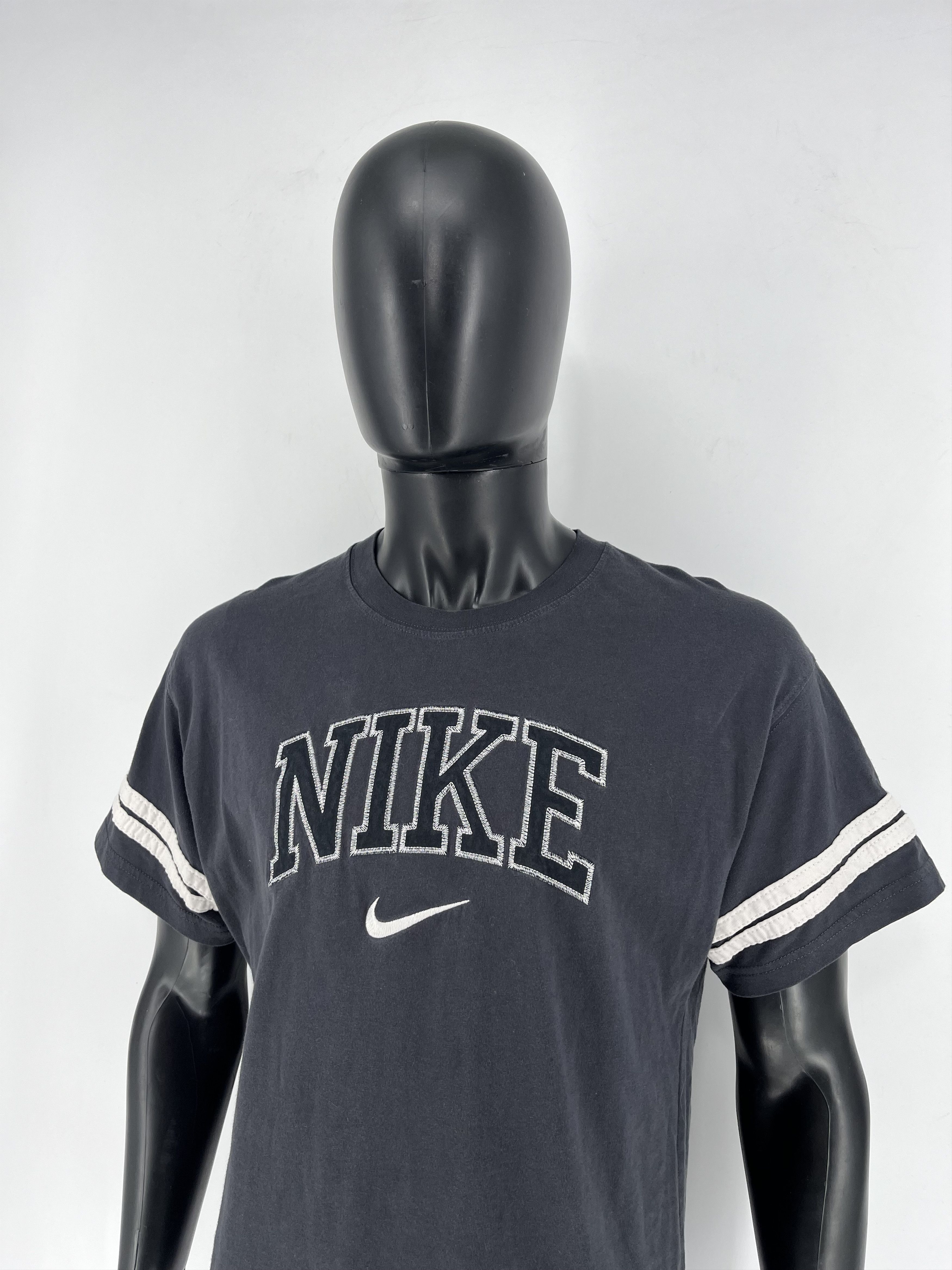 Nike Vintage Y2K Nike Center Swoosh Logo T-Shirt Size US M / EU 48-50 / 2 - 9 Thumbnail