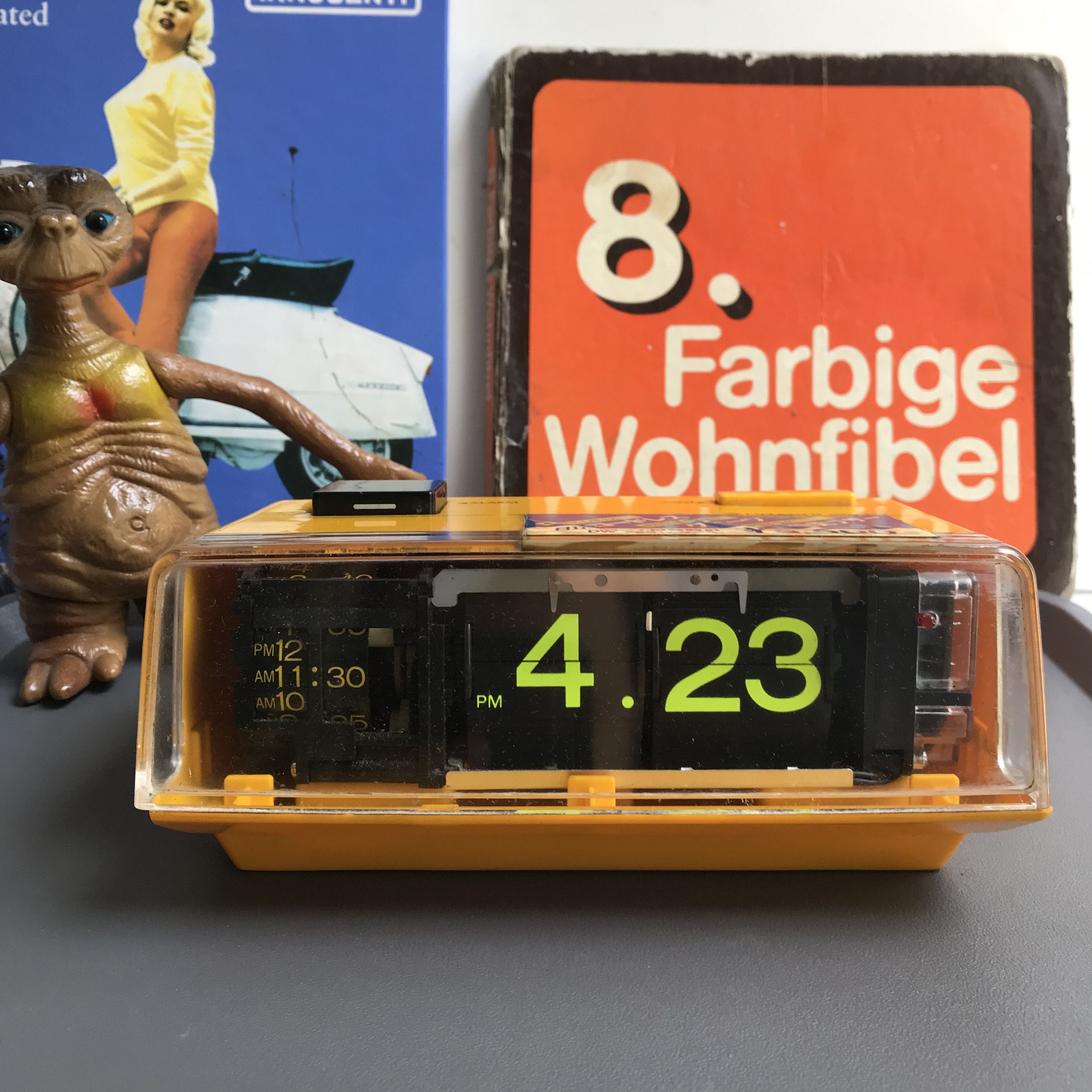Vintage Vintage Hitachi Flip Clock flip flop clock Table Clock Size ONE SIZE - 1 Thumbnail