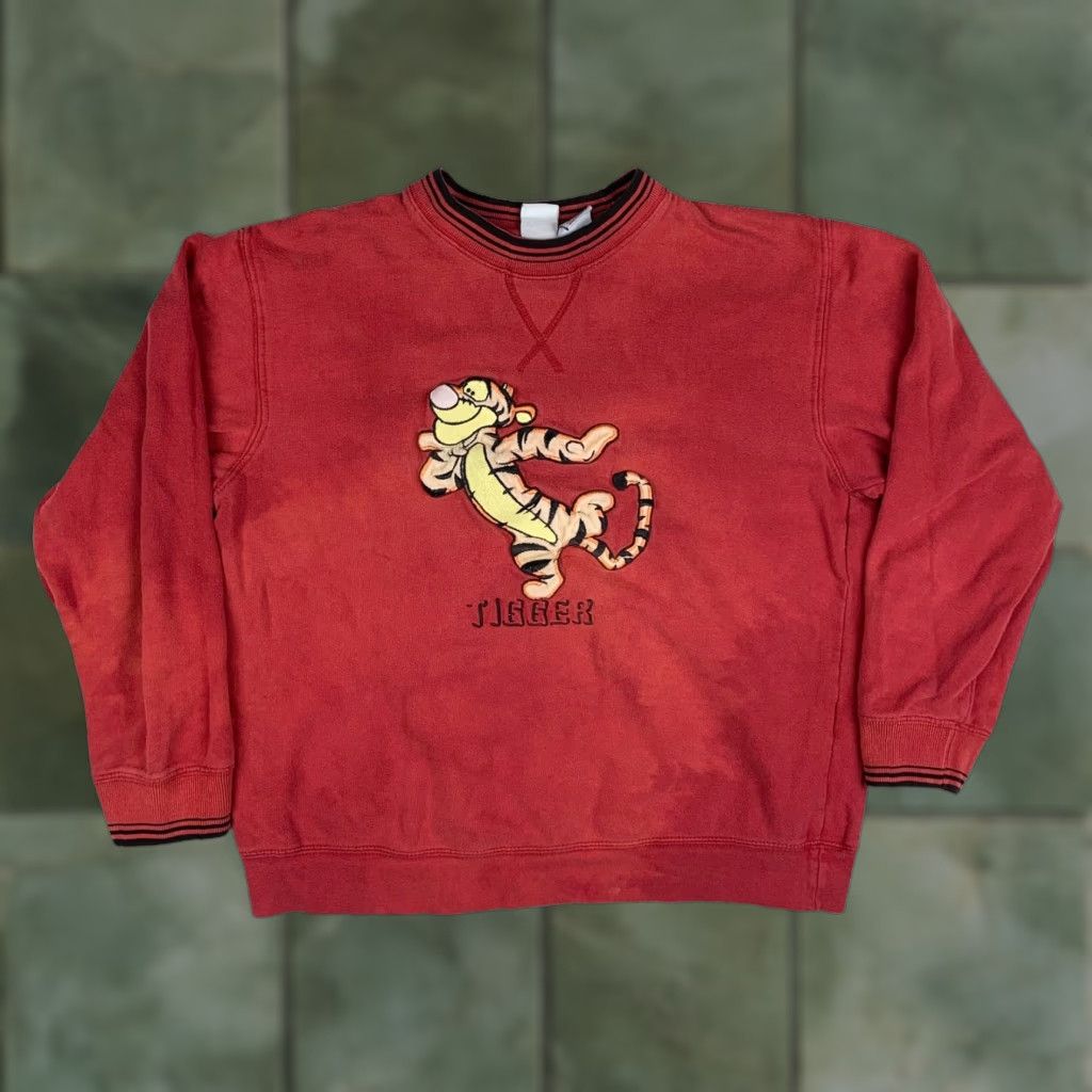 Disney Disney Tigger Sweatshirt Womens M Red Embroidered 90s Pullover Crew Neck Long Sleeve Sweatshirt Victorian? Size M / US 6-8 / IT 42-44 - 1 Thumbnail
