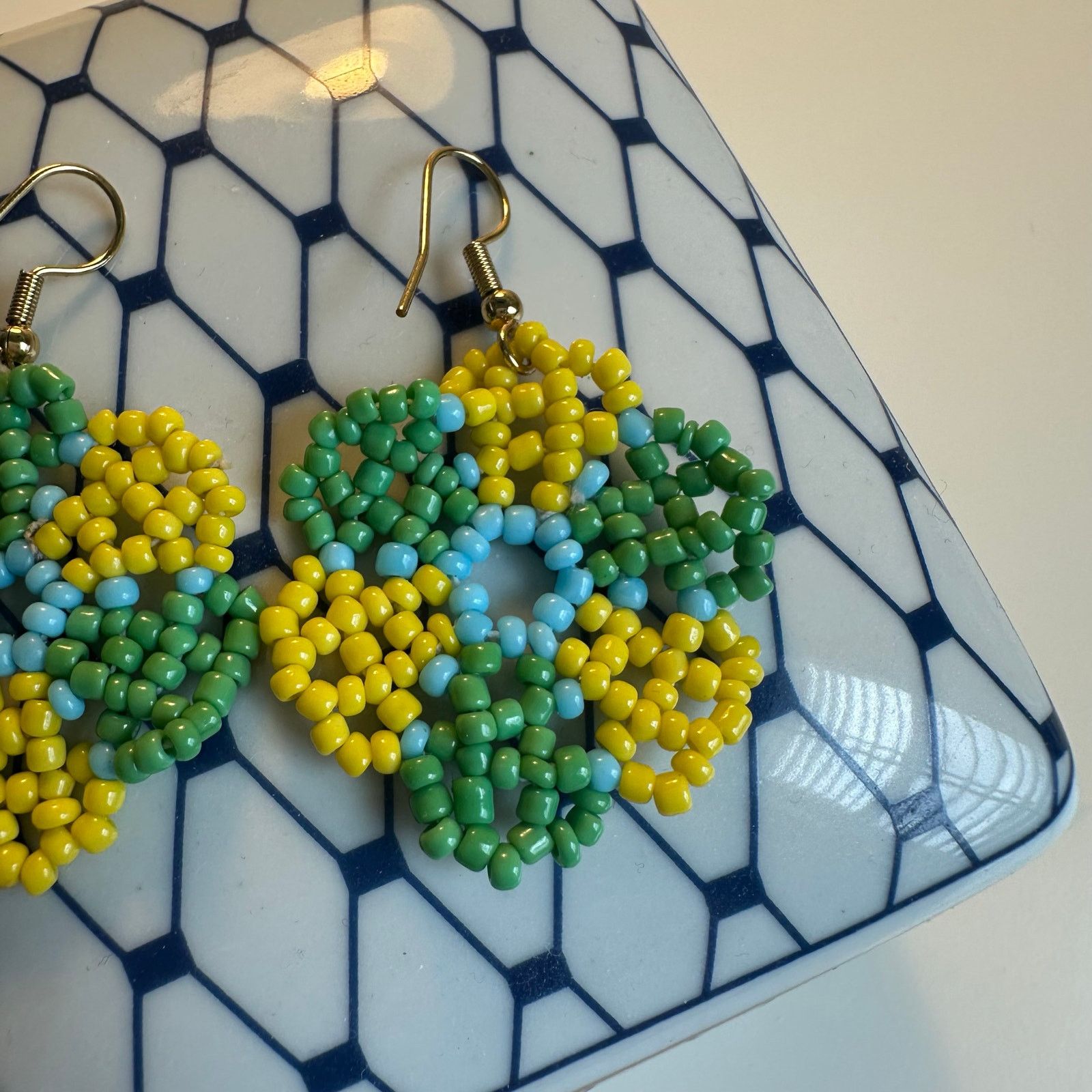 Other Flower Dangle Beaded Earrings Multicolor Yellow Green Blue Size ONE SIZE - 3 Thumbnail