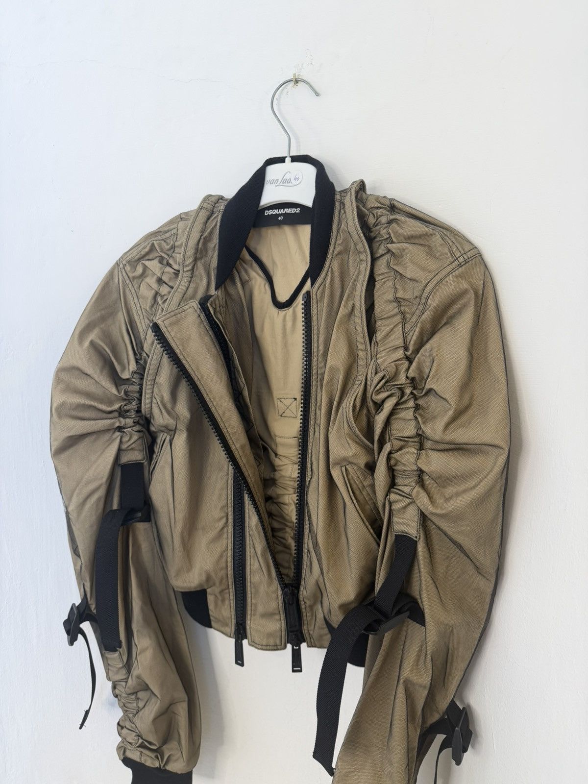 Dsquared2 Dsquared2 SS19 Runway ruched sleeve cropped bomber jacket Size S / US 4 / IT 40 - 7 Thumbnail