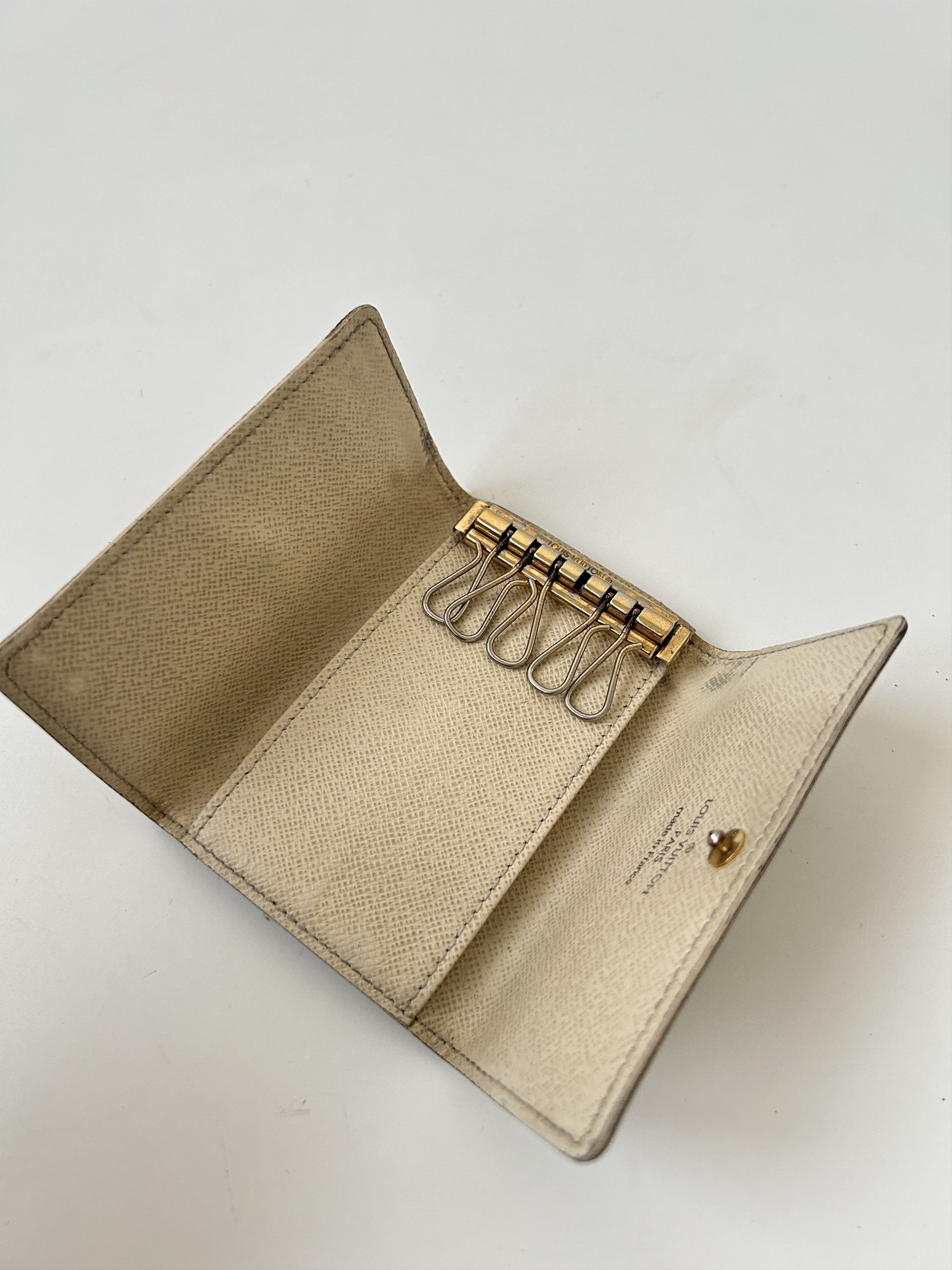 Louis Vuitton Louis Vuitton damier azur key holder Size ONE SIZE - 11 Thumbnail