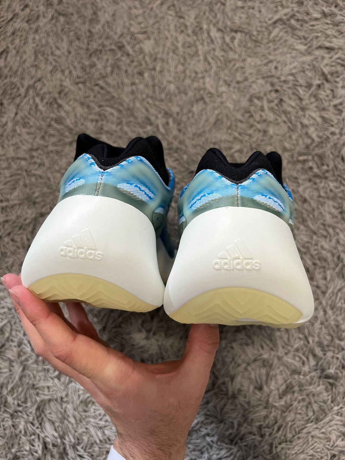 Adidas Adidas Yeezy 700 V3 Arzareth Size US 10 / EU 43 - 4 Thumbnail