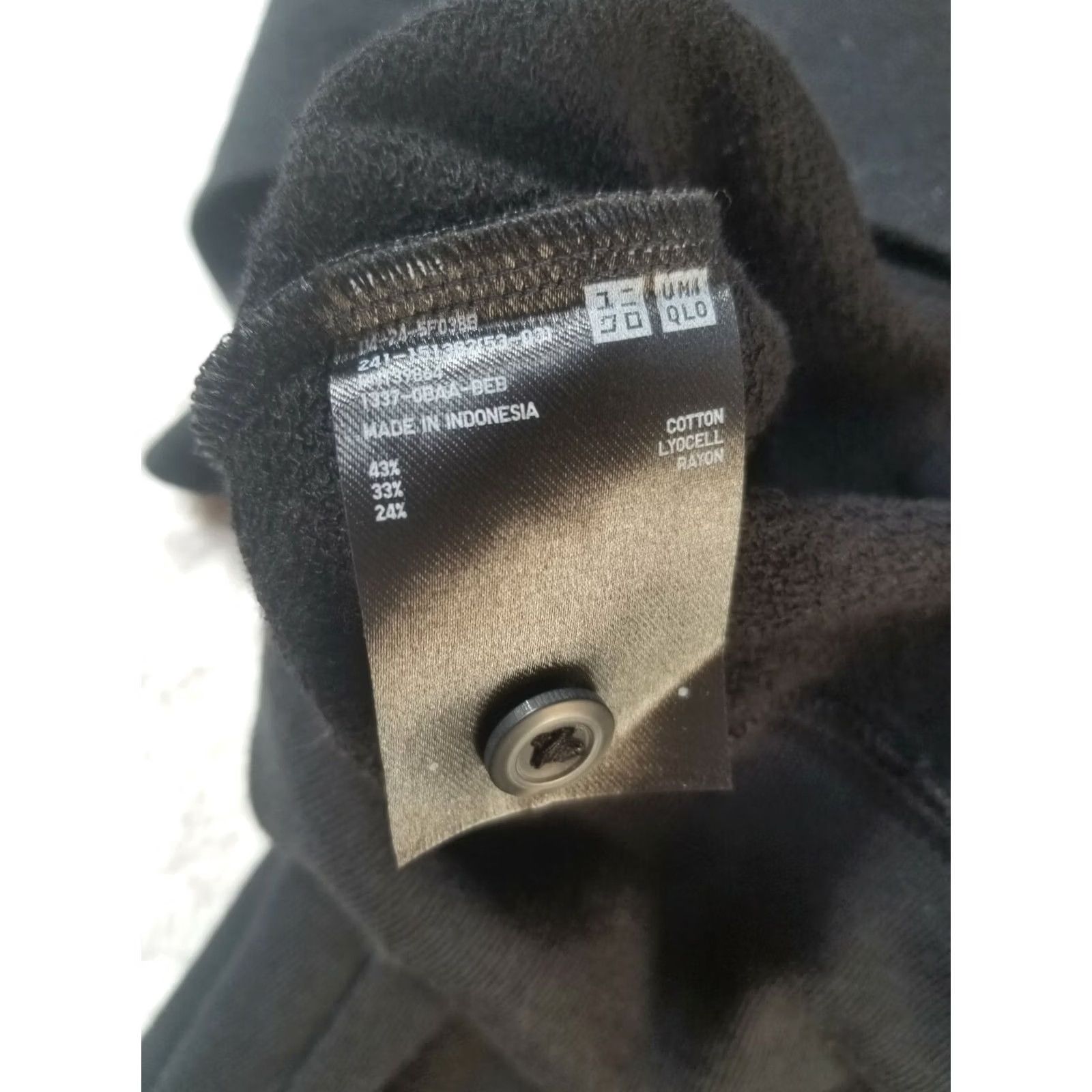 Uniqlo Uniqlo Cardigan Women's Long Sleeves Button Down V-Neck Sweater Black Medium Size M / US 6-8 / IT 42-44 - 4 Thumbnail