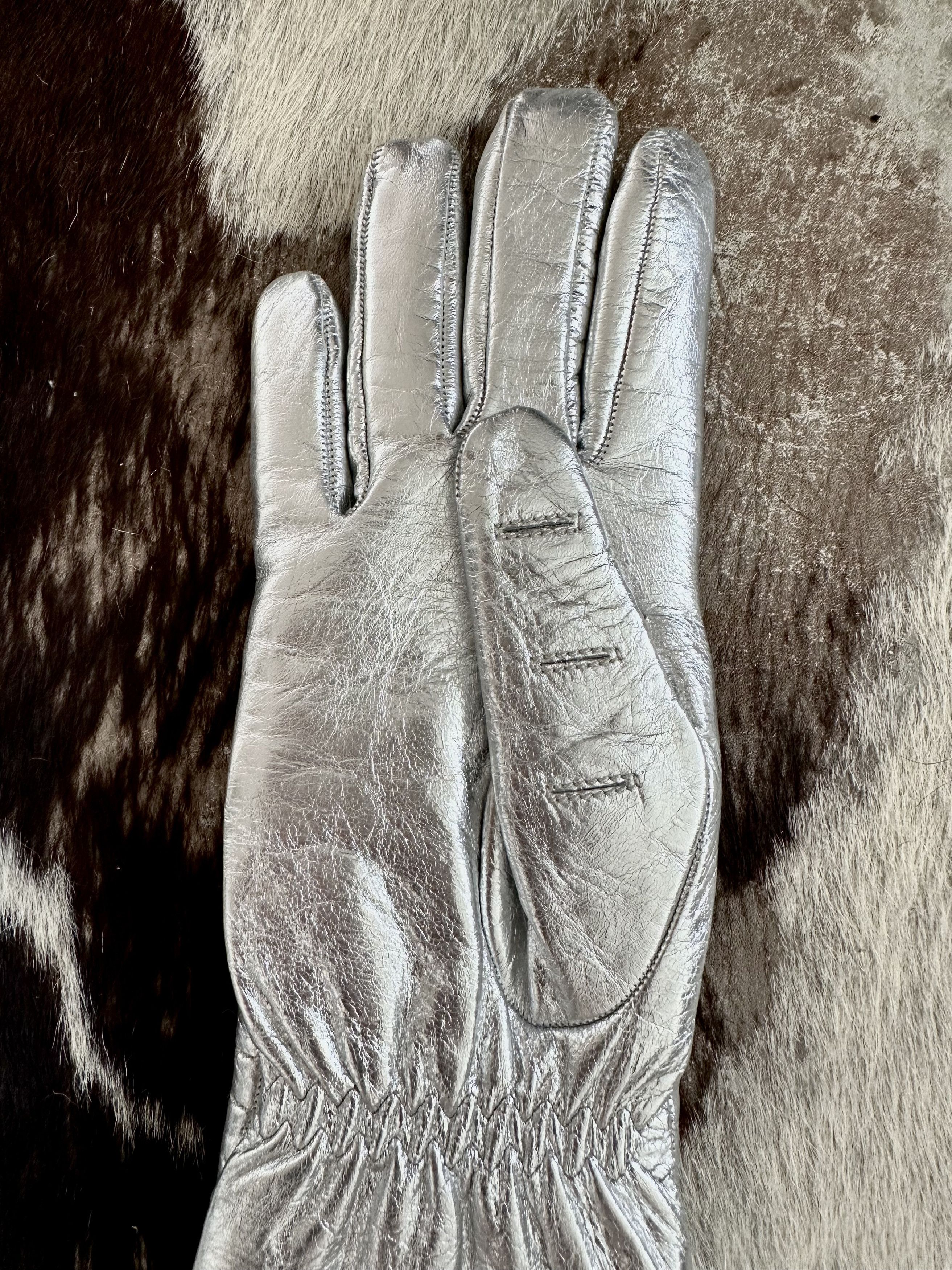Calvin Klein 205W39NYC × Raf Simons A/W 18 Silver Leather Astro Gloves Size ONE SIZE - 13 Thumbnail