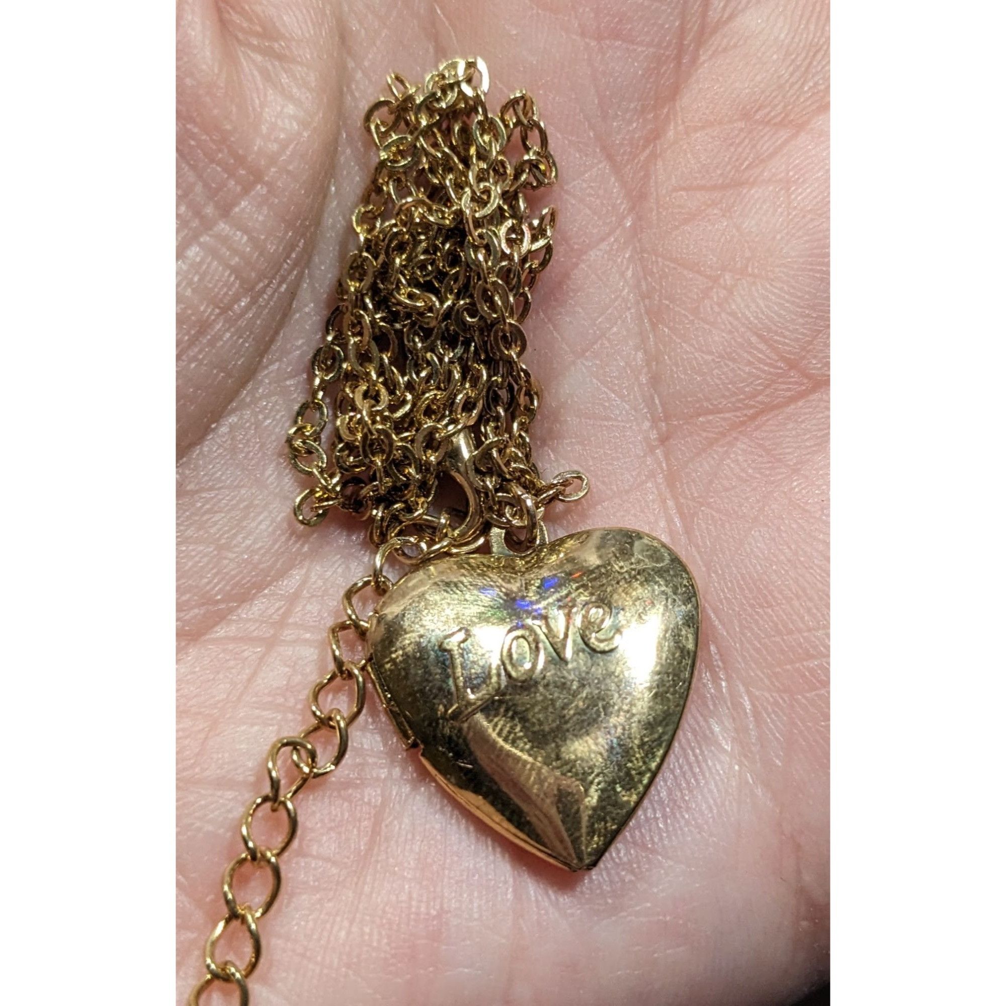 Other Romantic Embossed Love Heart Locket Pendant Necklace Size ONE SIZE - 5 Thumbnail