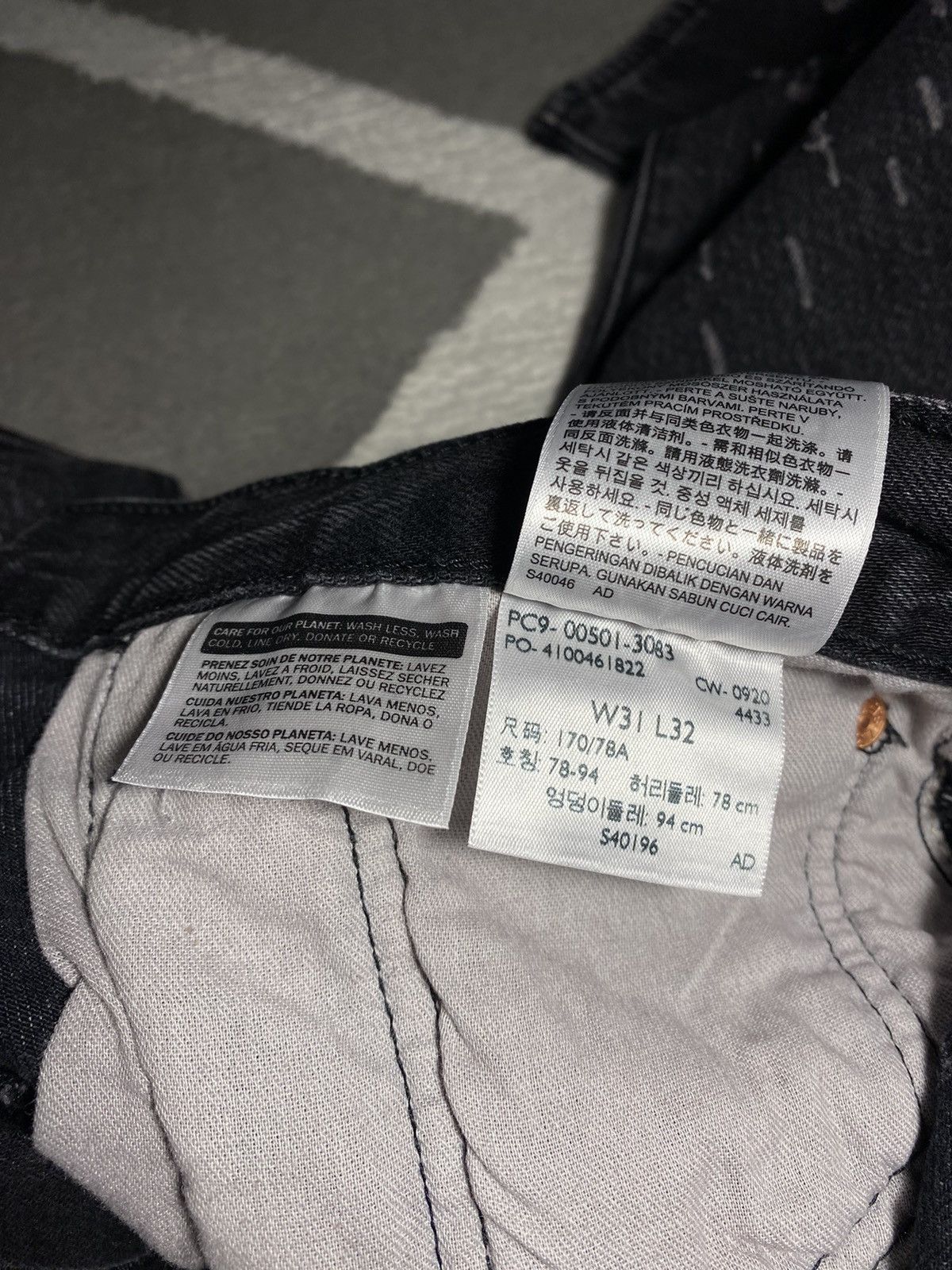 Levi's × Vintage Levi’s 501 Original Fit men’s Straight Fit Denim Jeans Size US 32 / EU 48 - 16 Thumbnail