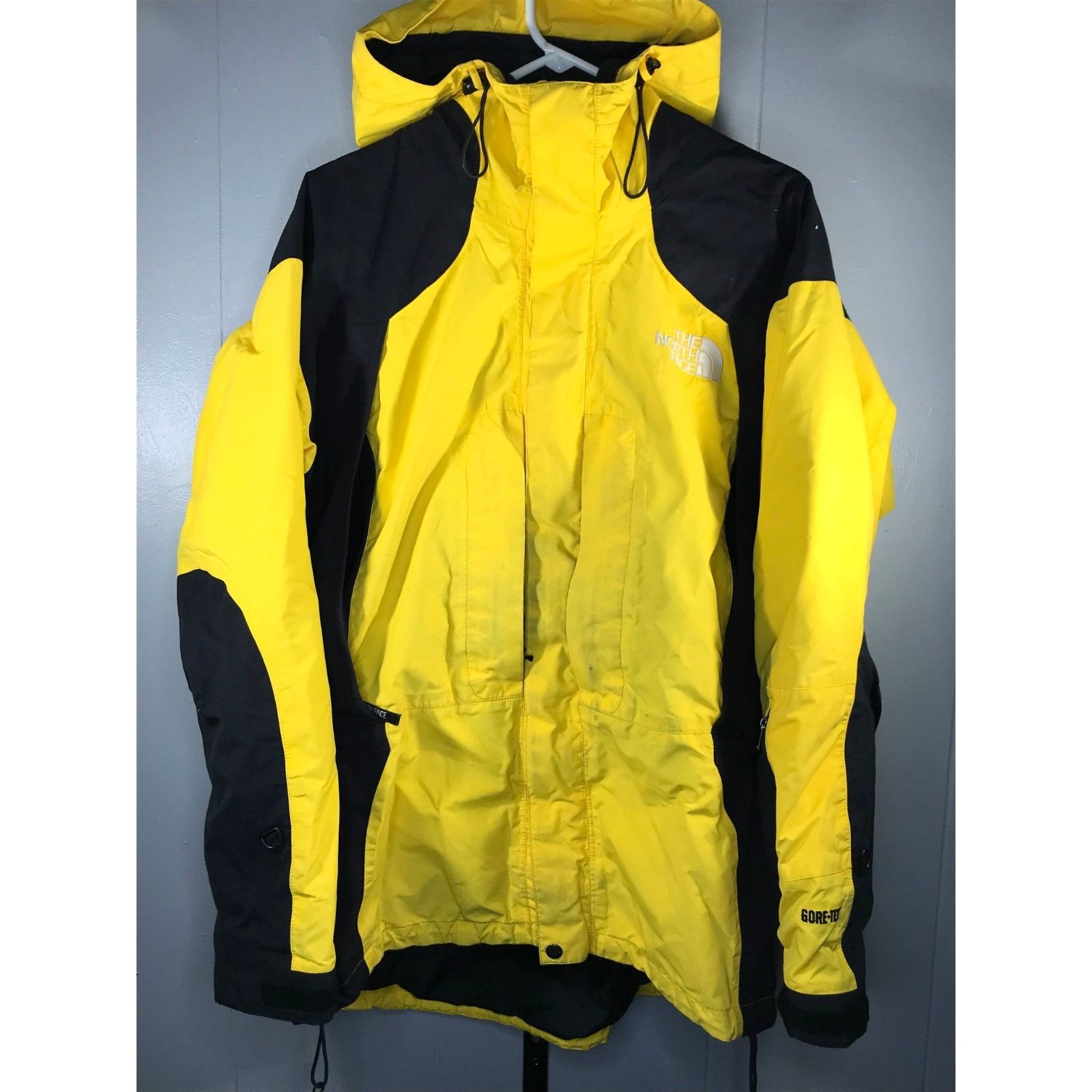 The North Face Vintage The North Face Mountain Jacket Men Black Yellow Colo Size US L / EU 52-54 / 3 - 1 Thumbnail