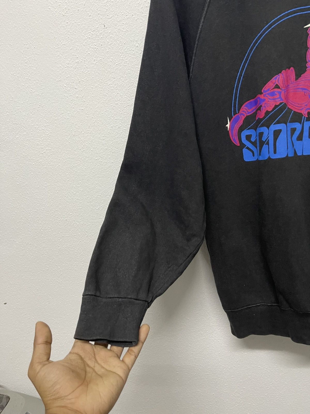Band Tees VINTAGE SCORPIONS JAPAN TOUR 1985 SWEATSHIRT RARE Size US S / EU 44-46 / 1 - 4 Thumbnail