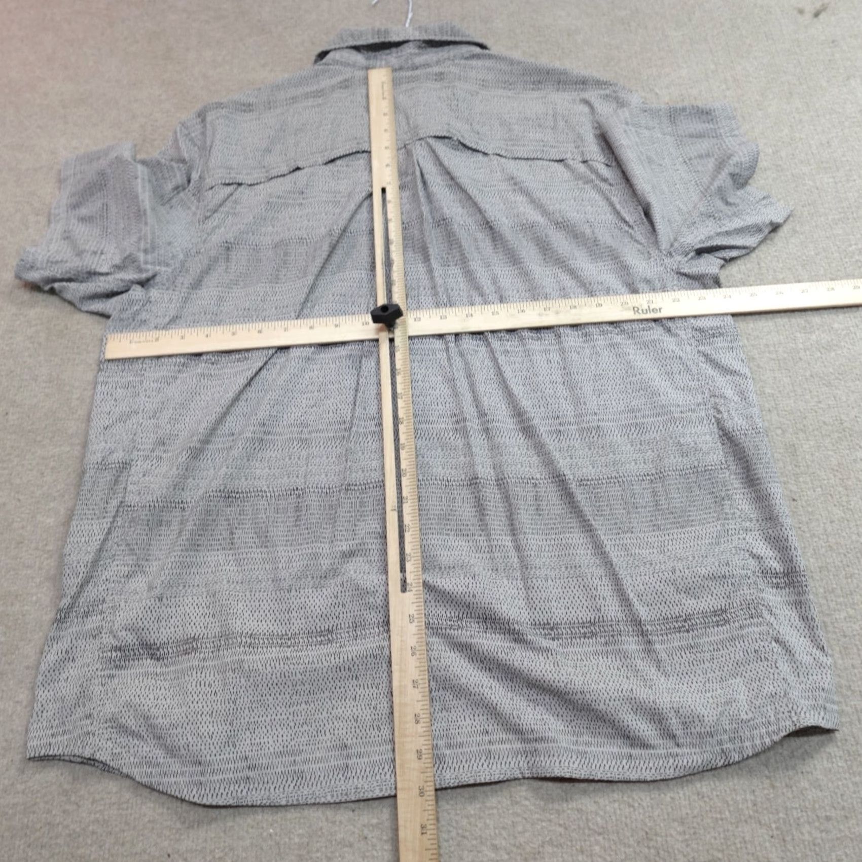 Vintage REI Co-Op Shirt XL Gray Beige Geometric Pattern Vented Snap Pockets Men Short Sleeve Button-Up Nylon Spandex Size US XL / EU 56 / 4 - 5 Thumbnail