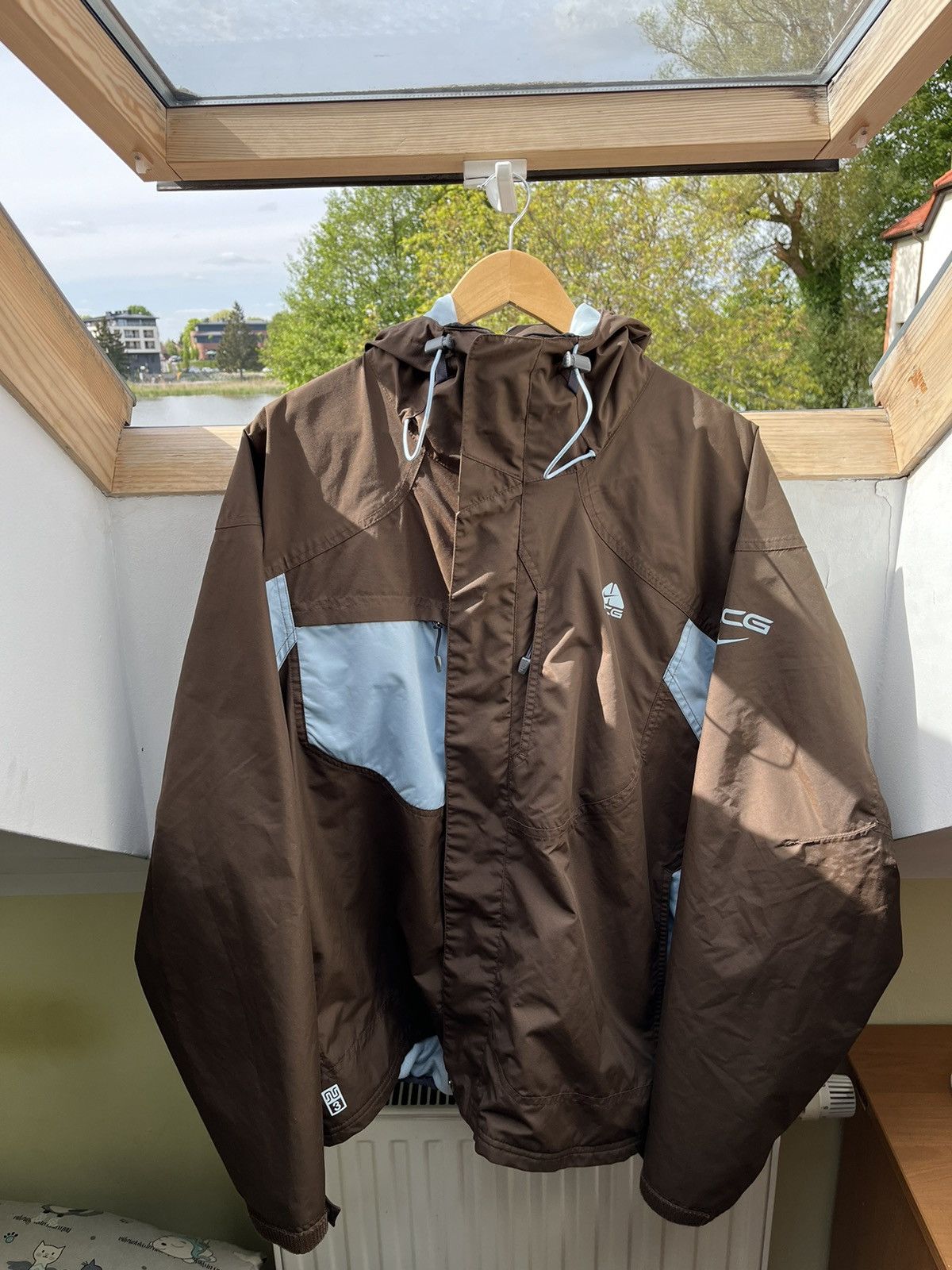 image of Nike Acg Vintage Jacket in Brown, Men's (Size XL)