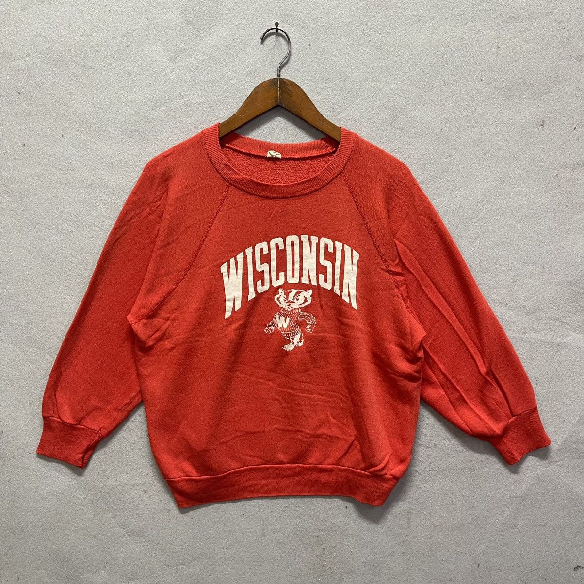 Vintage Vintage Wisconsin Badgers Raglan Sweatshirt Size US M / EU 48-50 / 2 - 1 Thumbnail