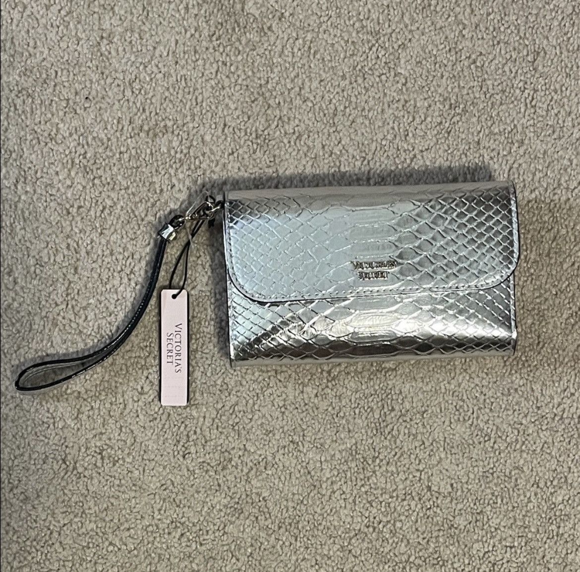 Victoria's Secret Victoria’s Secret Silver Snakeskin Patterned Wristlet Size ONE SIZE - 1 Thumbnail