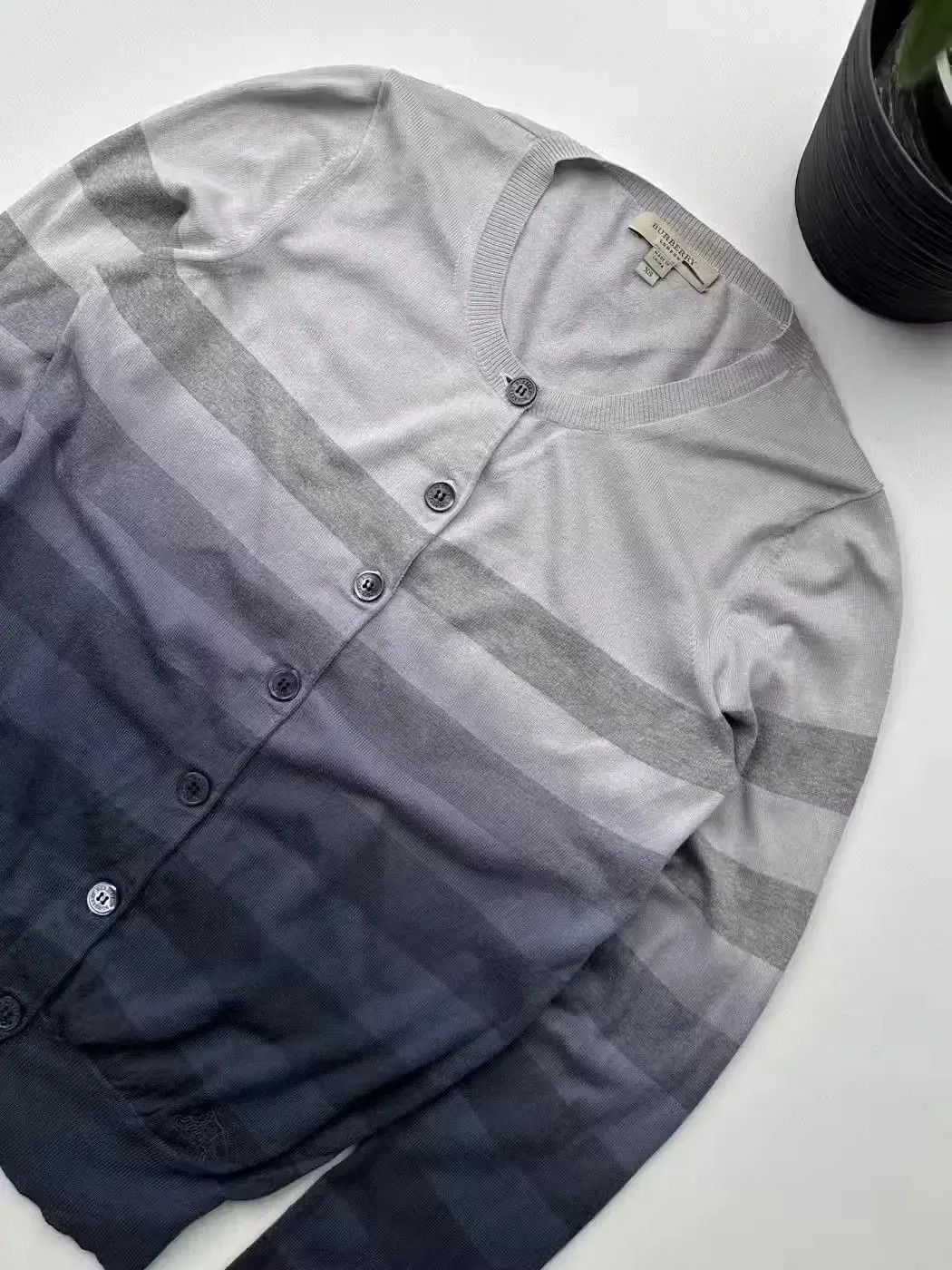 Burberry Burberry Vintage Button Cardigan (267) Size XS / US 0-2 / IT 36-38 - 2 Thumbnail
