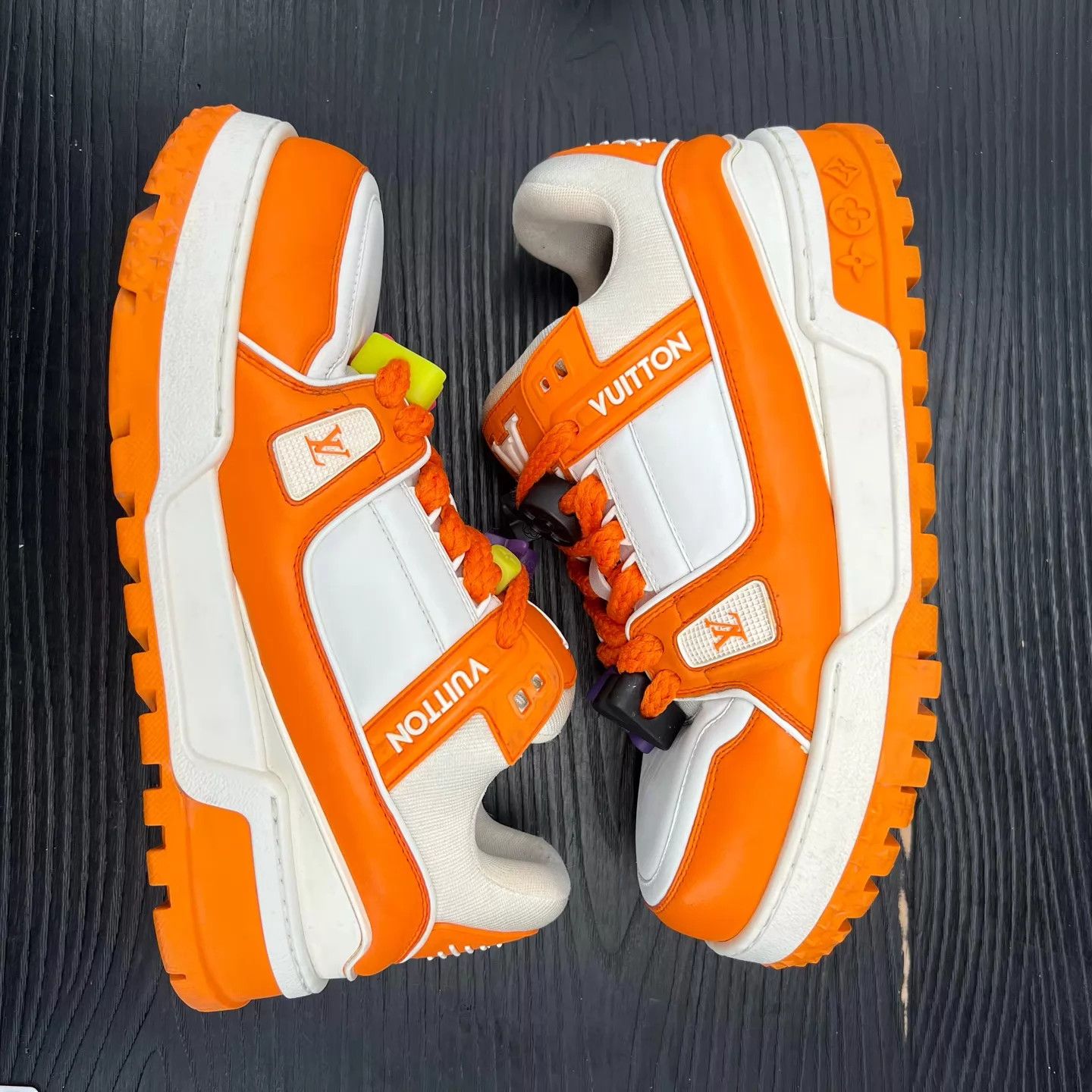 Louis Vuitton lv maxi white & orange 42 original box Size US 9 / EU 42 - 2 Thumbnail