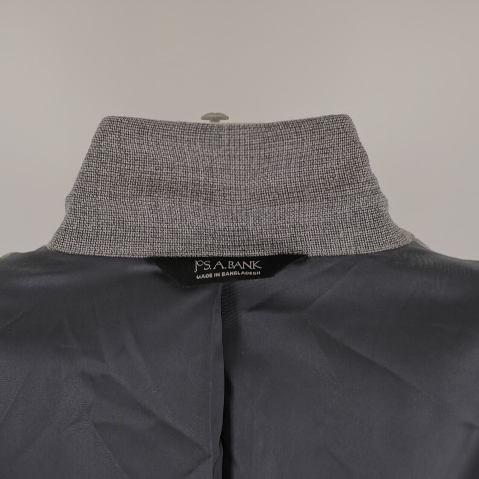 Jos. A. Bank Jos A Bank Traveler's Textured Wool Gray Basketweave 2 Butto Size 42R - 13 Thumbnail