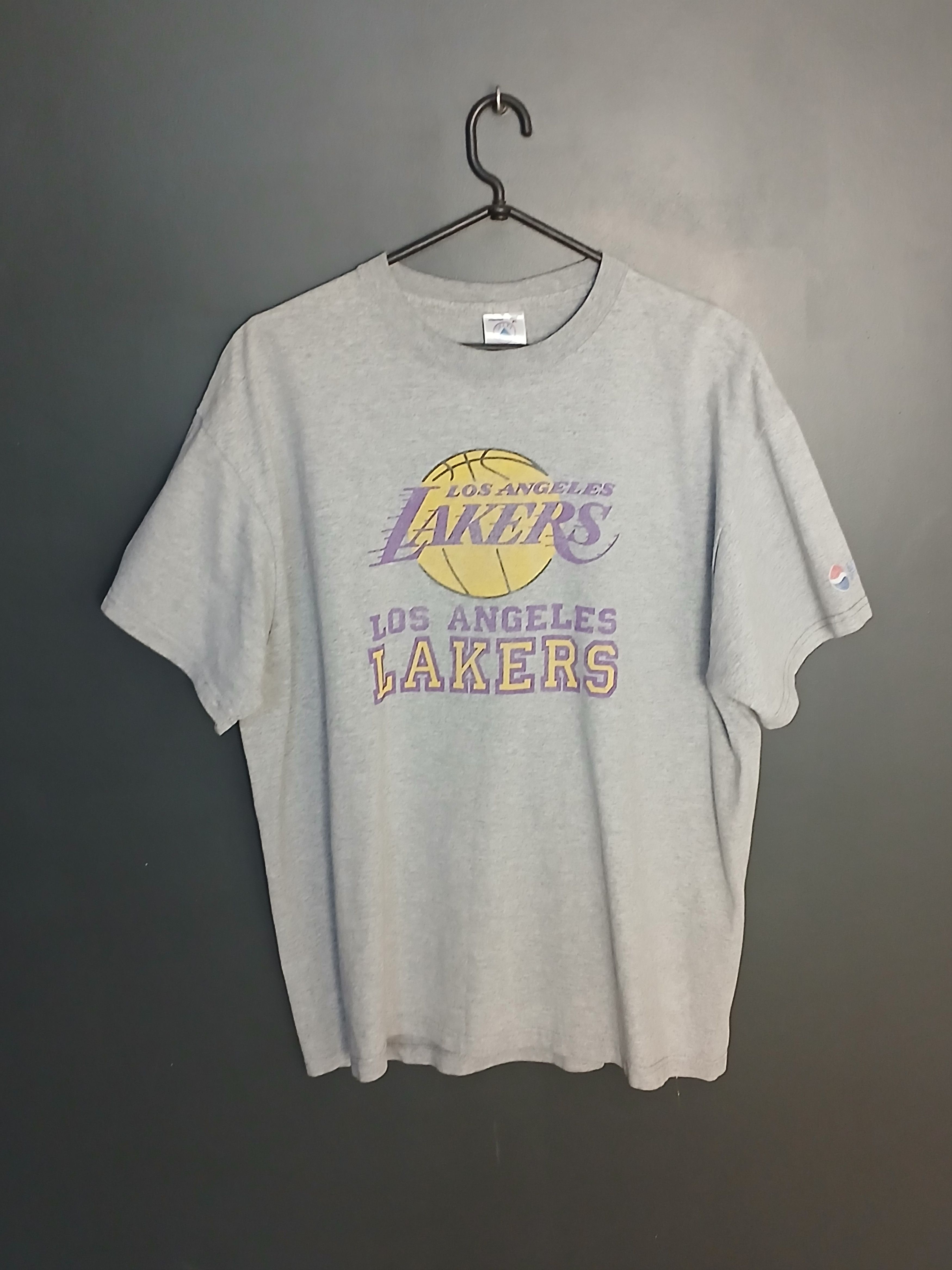 NBA × Vintage Vintage NBA Los Angeles Lakers Basketball T-Shirt Size US XL / EU 56 / 4 - 1 Thumbnail