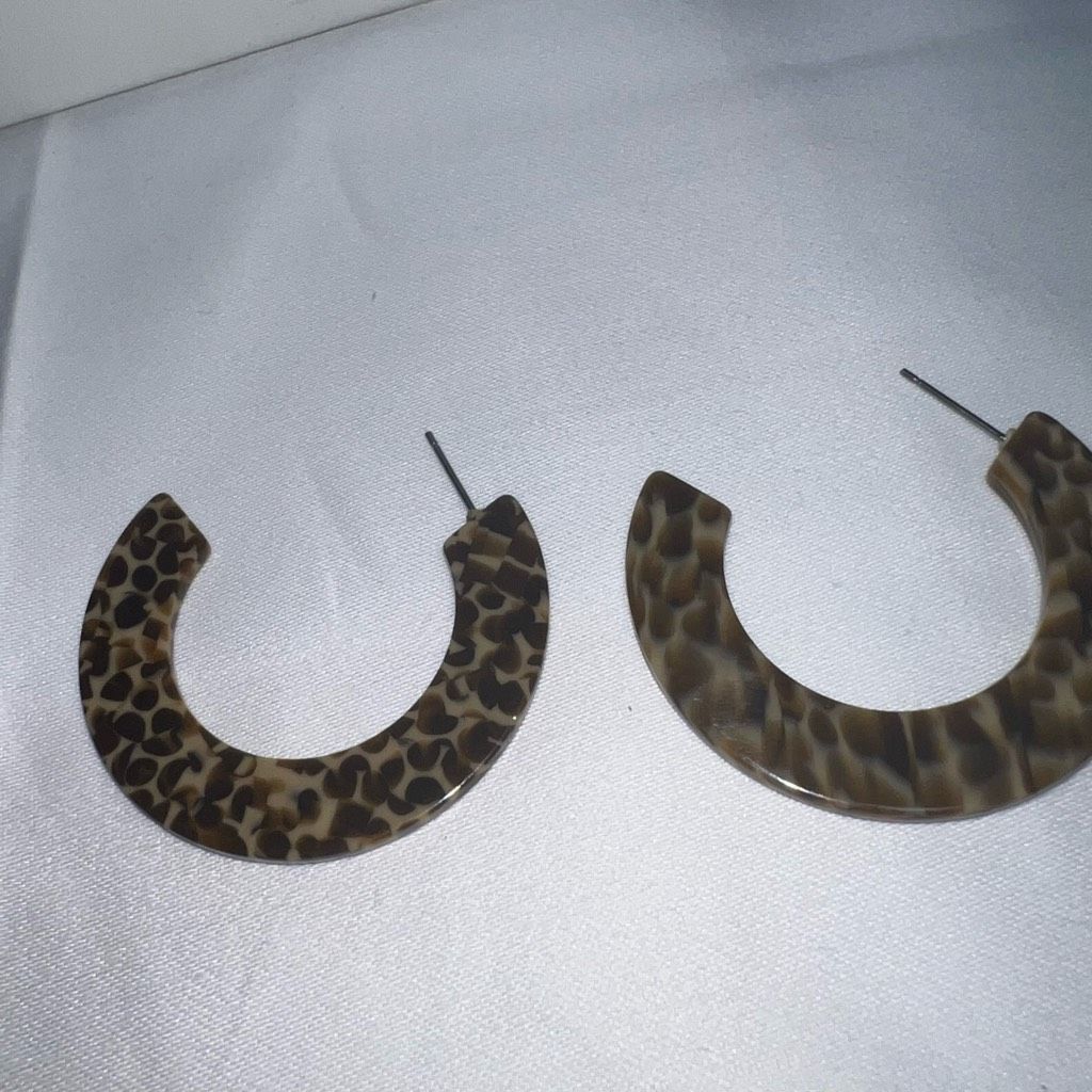 Vintage Vintage Leopard Acrylic Half Hoop Earrings Size ONE SIZE - 3 Thumbnail