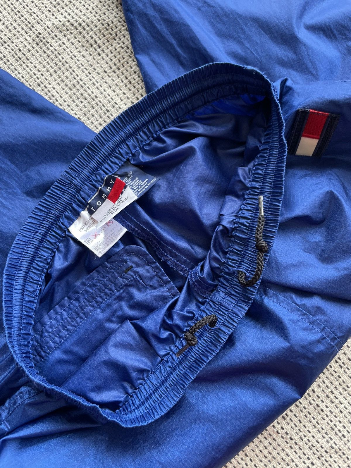 Tommy Hilfiger × Vintage Vintage 90s Tommy Hilfiger Nylon Pants Blue Metallic Size US 36 / EU 52 - 7 Thumbnail