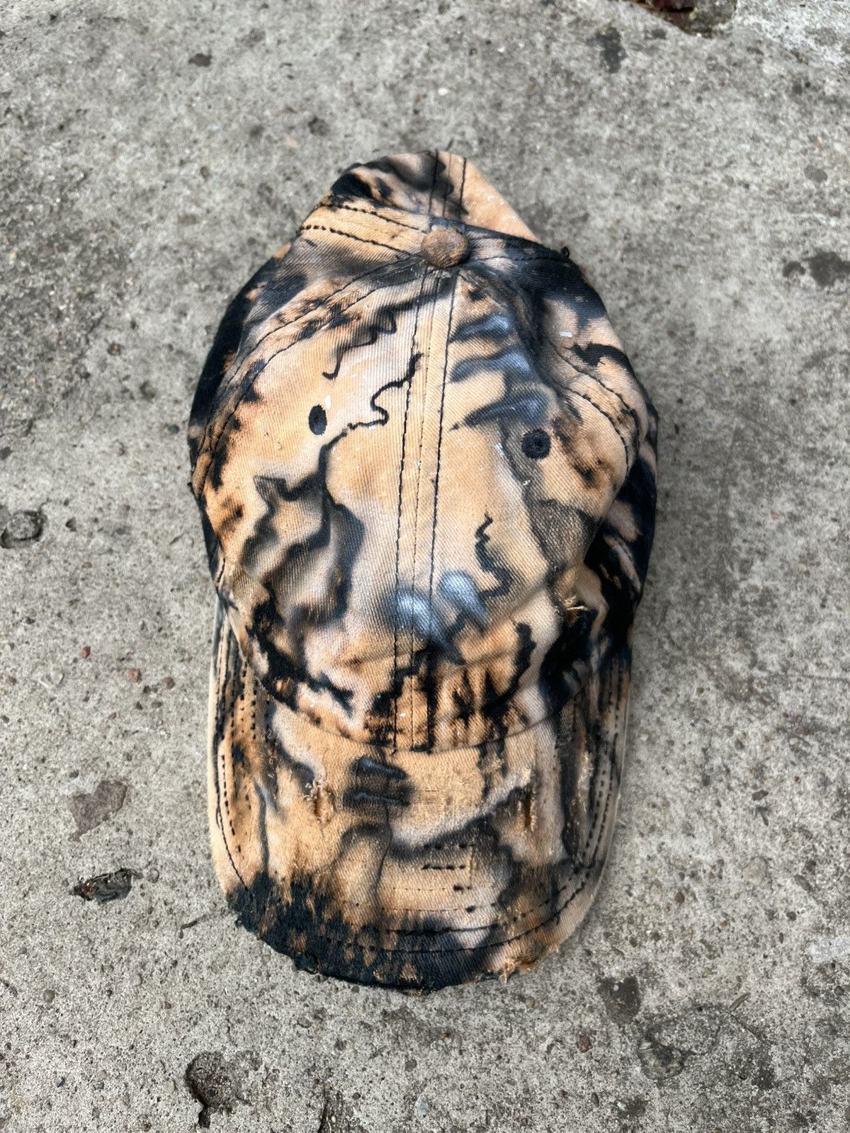Japanese Brand Custom 1/1 Dad Cap Gull Color Bleach and airbrush Size ONE SIZE - 4 Thumbnail