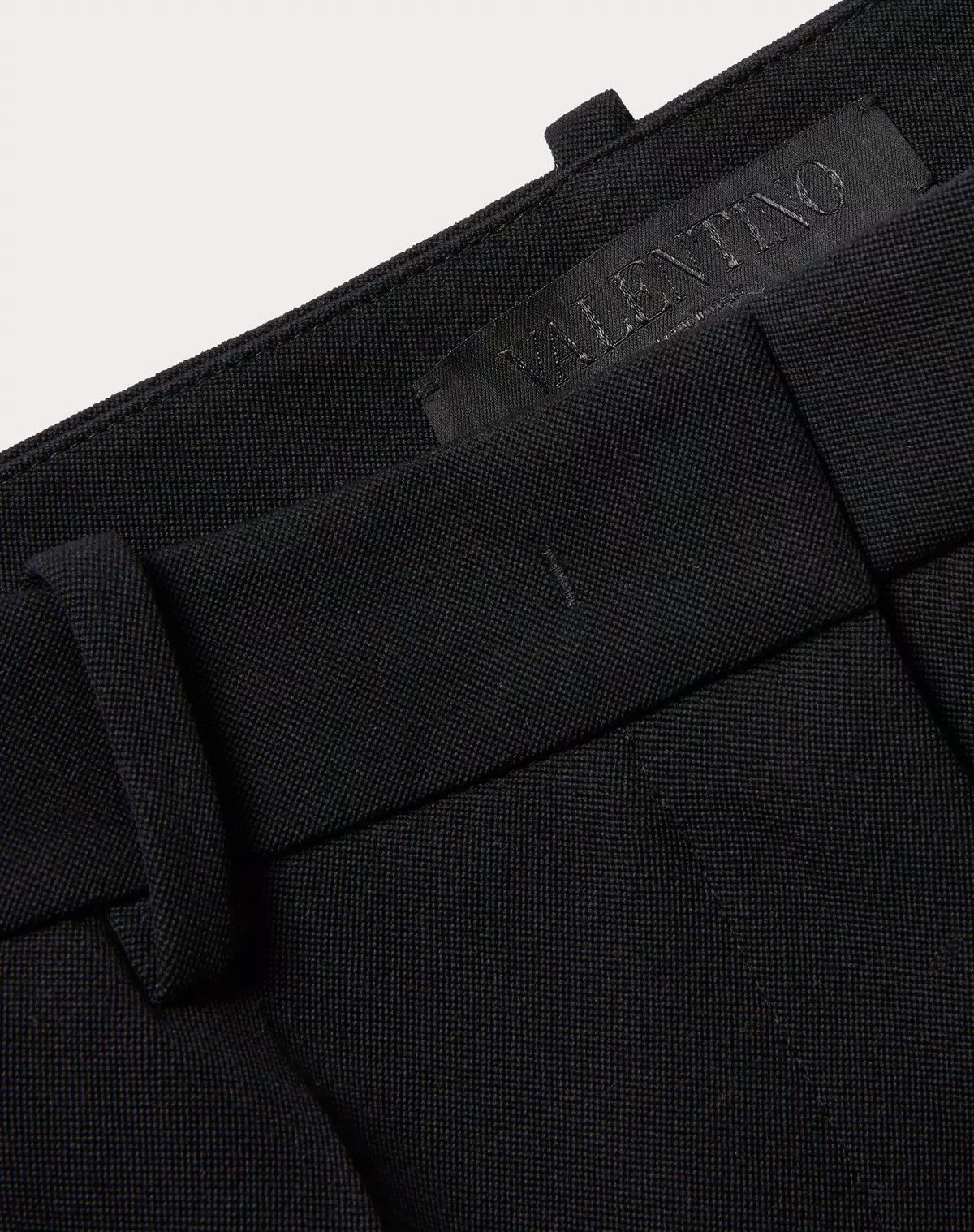 Valentino o1s1wg110426 Grisaille Bermuda Shorts in Nero Size 25" / US 0 / IT 36 - 5 Thumbnail