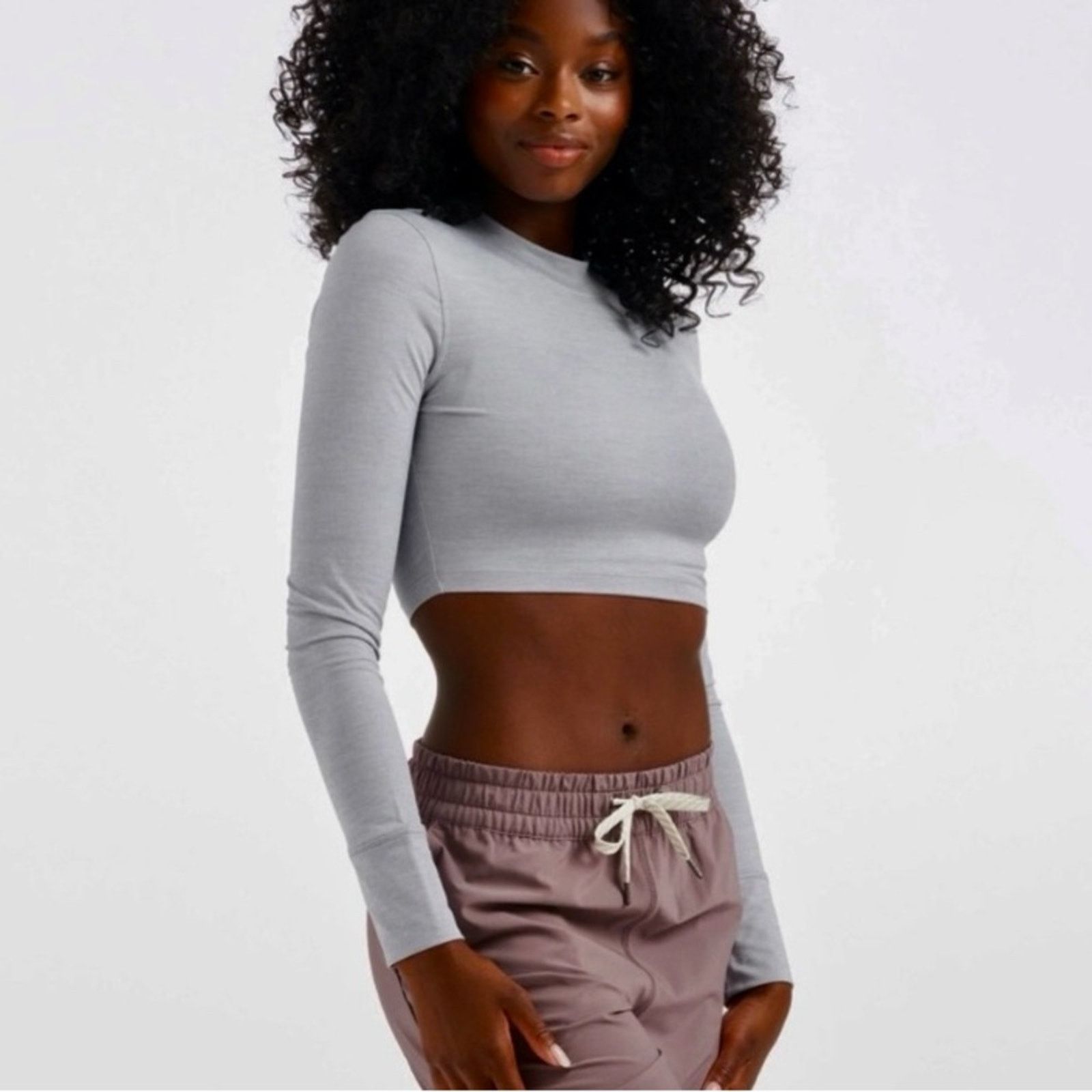 Vuori VUORI $85 LUX Long Sleeve Crop Mock Tee Gray MEDIUM EUC Size M / US 6-8 / IT 42-44 - 2 Thumbnail