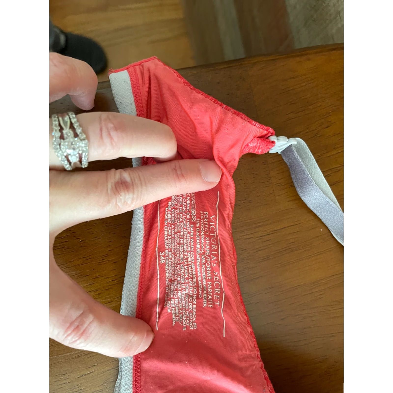 Victoria's Secret Victoria's Secret Red PERFECT SHAPE 34B Bra full coverage women 34B Size ONE SIZE - 6 Thumbnail